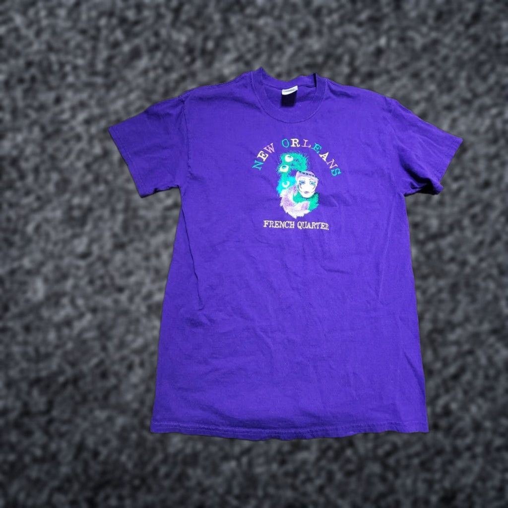 Gildan VINTAGE 90s Gildan T-Shirt Mens M New Orleans Masquerade Mask Embroidered Purple Cotton Blend Crew Neck Short Sleeve 90s Theme Size US M / EU 48-50 / 2 - 1 Thumbnail