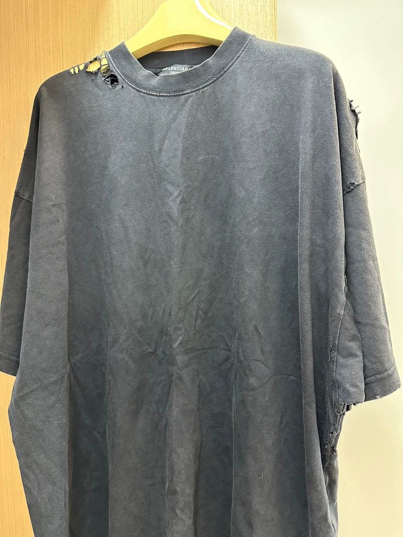 Balenciaga Balenciaga 3B Logo Embroidered Ripped Distressed Short Sle Size US L / EU 52-54 / 3 - 4 Thumbnail