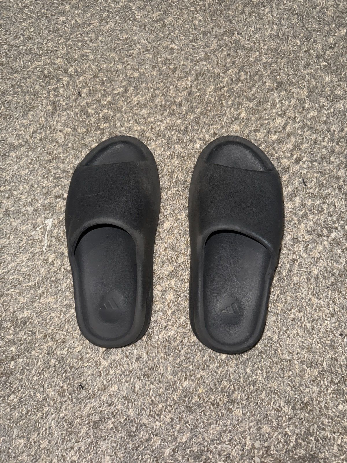 Yeezy Men Yeezy Slide Onyx Size 5 Size US 5 / EU 37 - 1 Thumbnail
