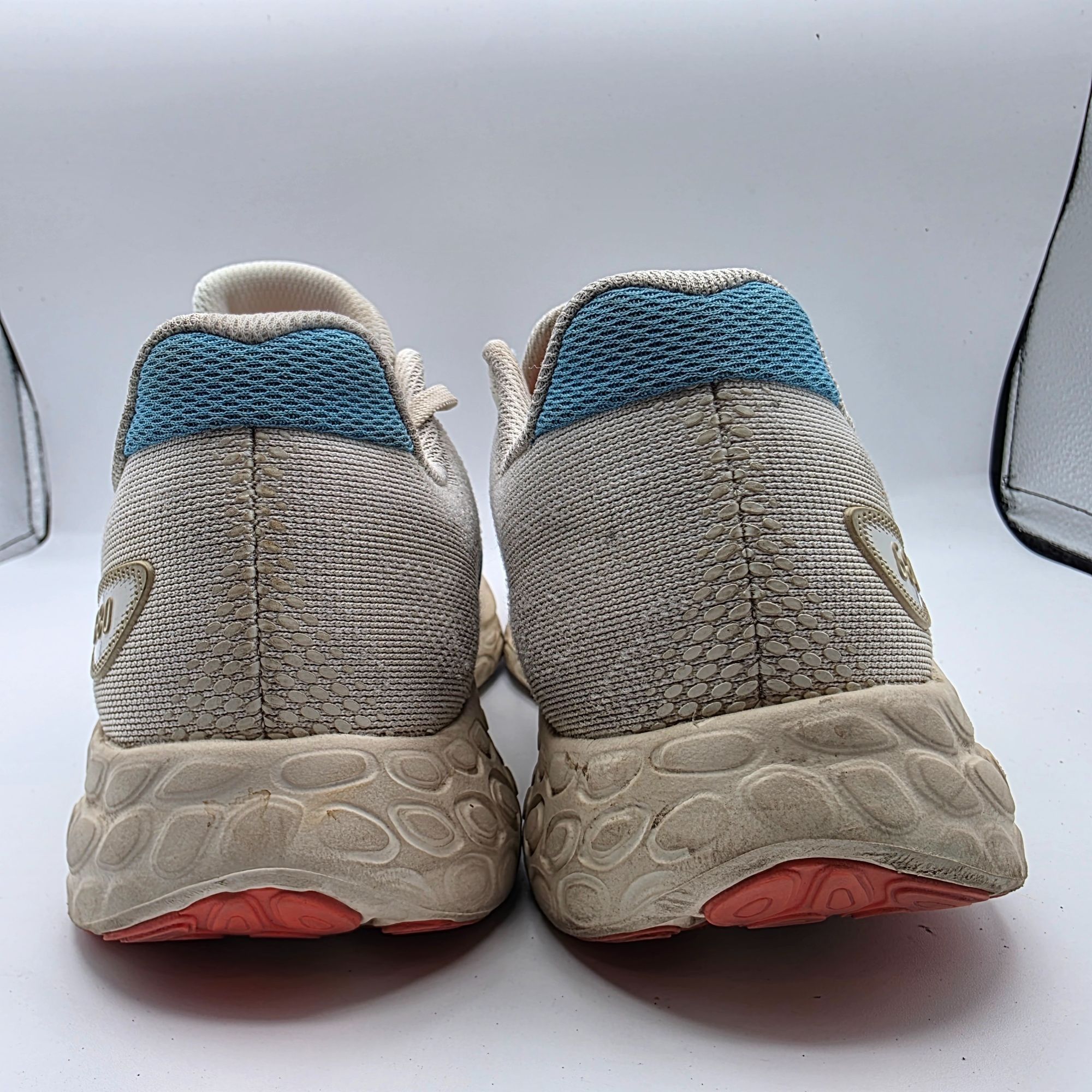 New Balance New Balance Fresh Foam 680v8 Womens Size 9.5 Shoes White Blu Size US 9.5 / IT 39.5 - 5 Thumbnail