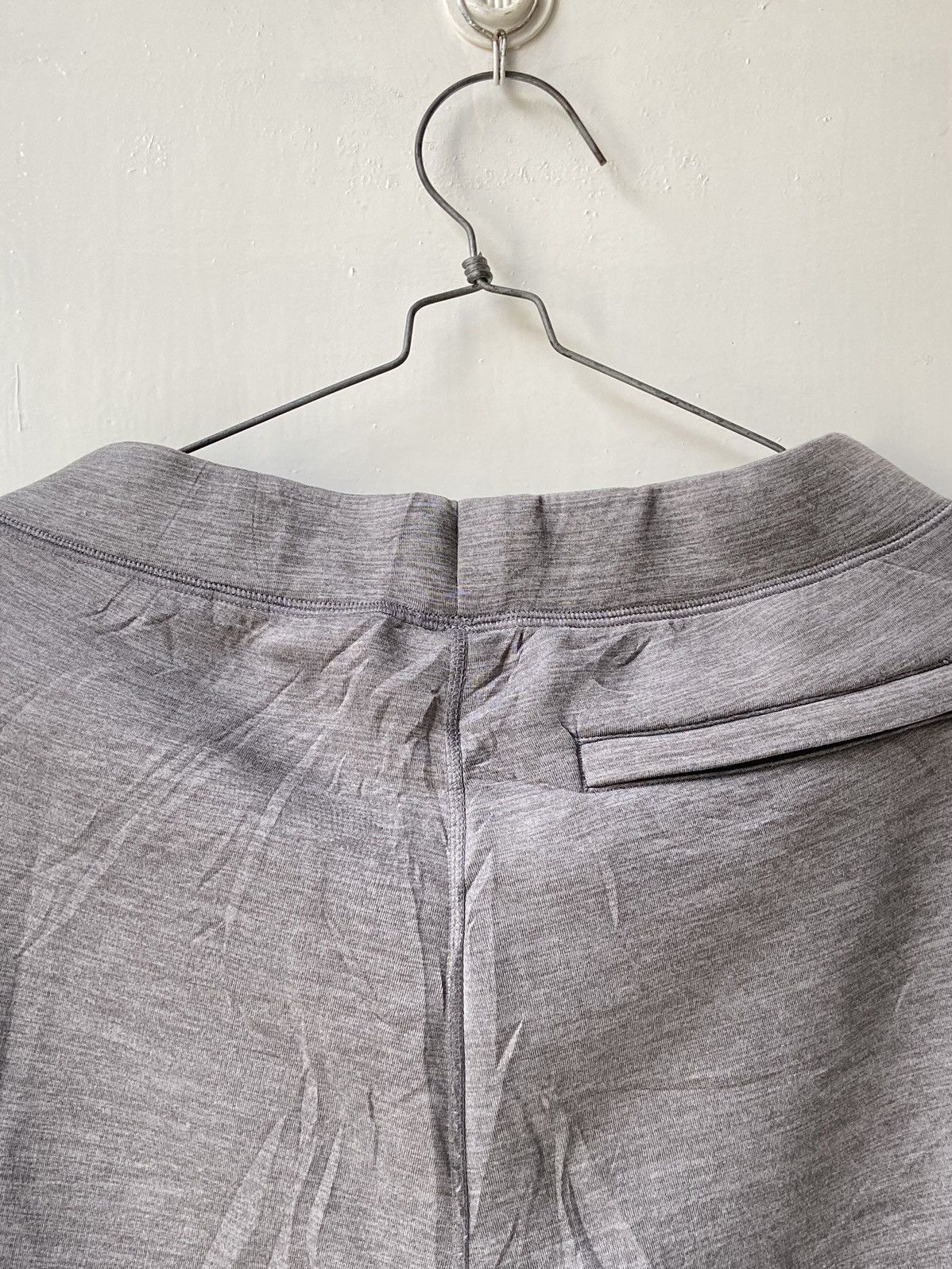 Uniqlo UNIQLO Grey Joggers Pants Size US 30 / EU 46 - 6 Thumbnail