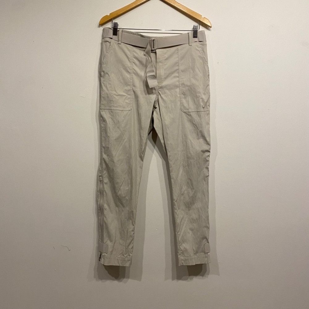 Athleta Athleta Trekkie Belted Stone Hiking Pants Size 34" / US 12 / IT 48 - 1 Thumbnail