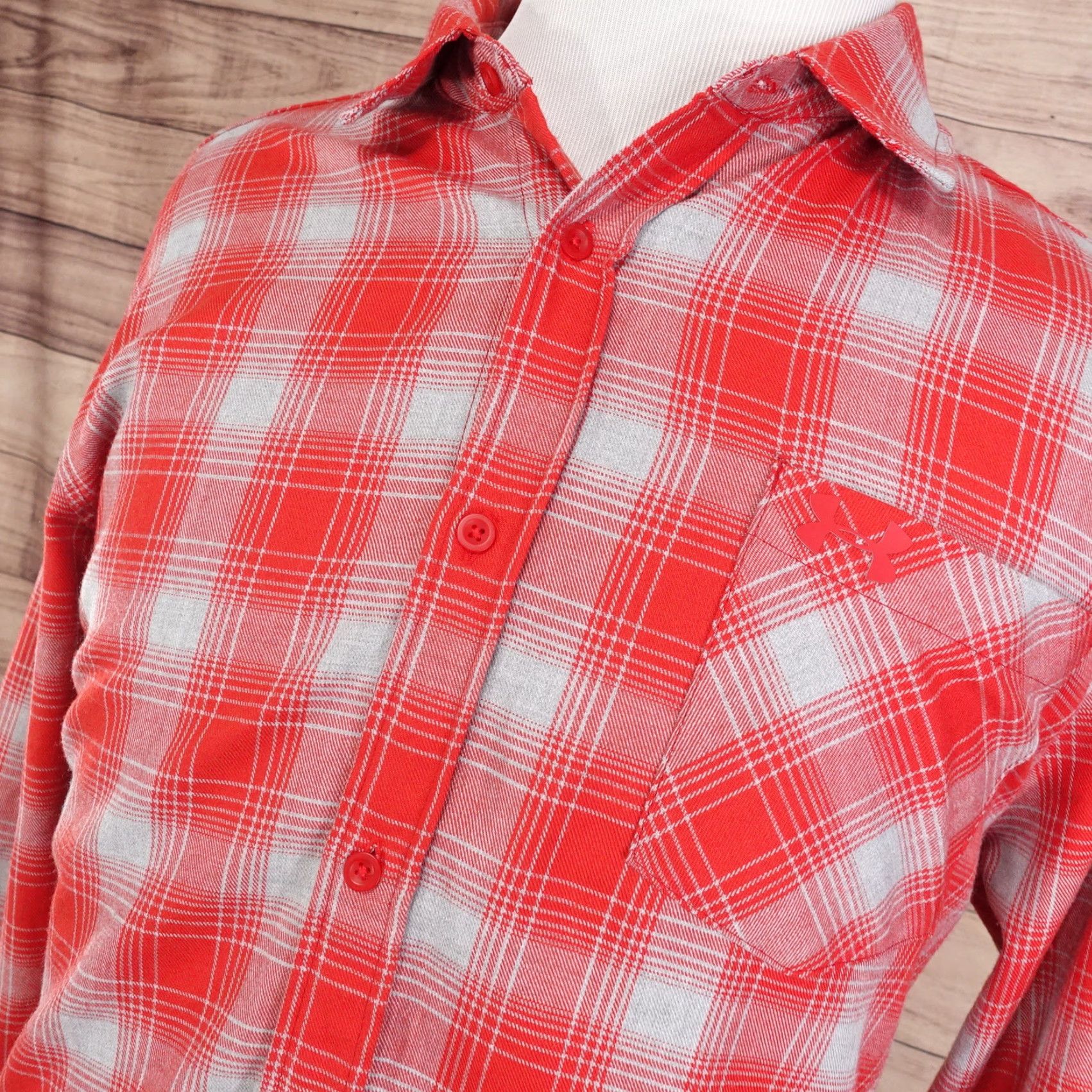 Under Armour UNDER ARMOUR Red Plaid Button-Up Shirt Mens L Size US L / EU 52-54 / 3 - 2 Thumbnail