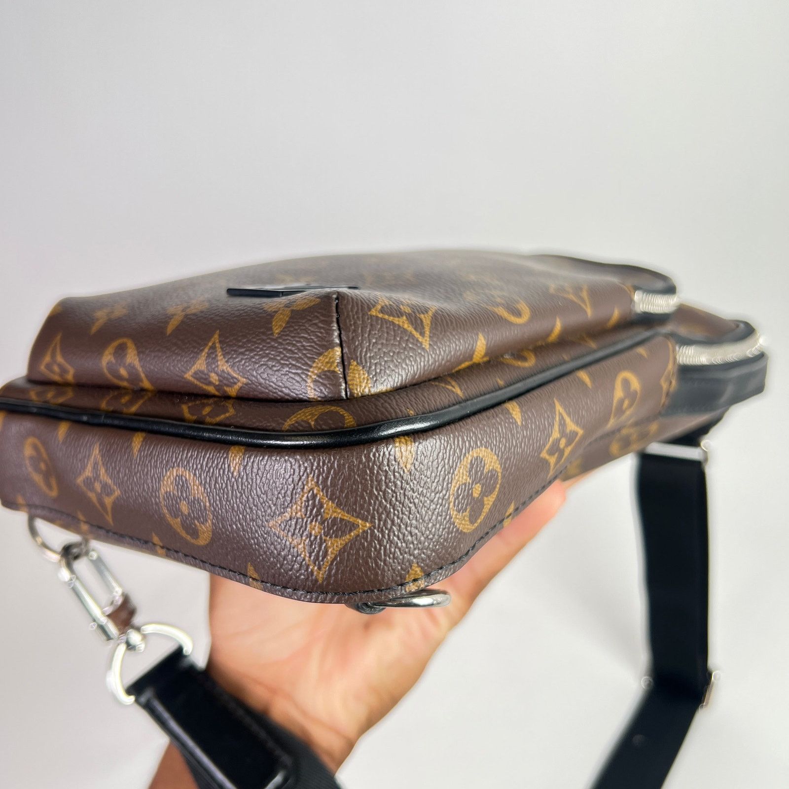 Louis Vuitton Louis Vuitton Monogram Avenue Sling Bag Size ONE SIZE - 8 Thumbnail