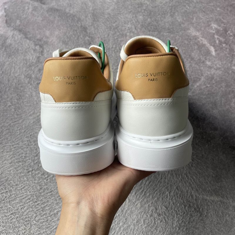 Louis Vuitton Louis Vuitton White Casual Sneakers for Men -2508 Size US 9.5 / IT 39.5 - 1 Thumbnail