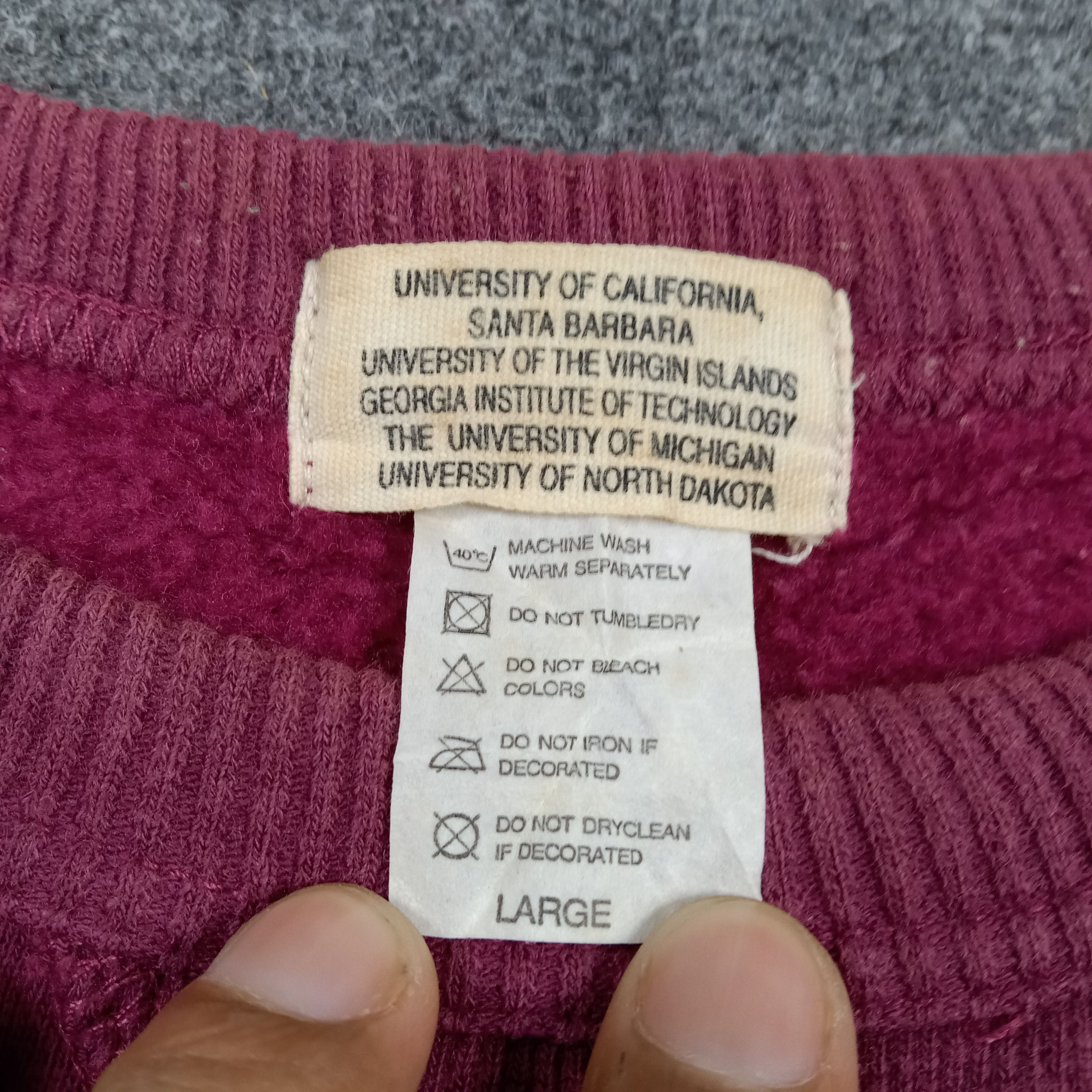 Vintage University of California Fighting Sioux Sweatshirt C286N14 Size US L / EU 52-54 / 3 - 3 Thumbnail