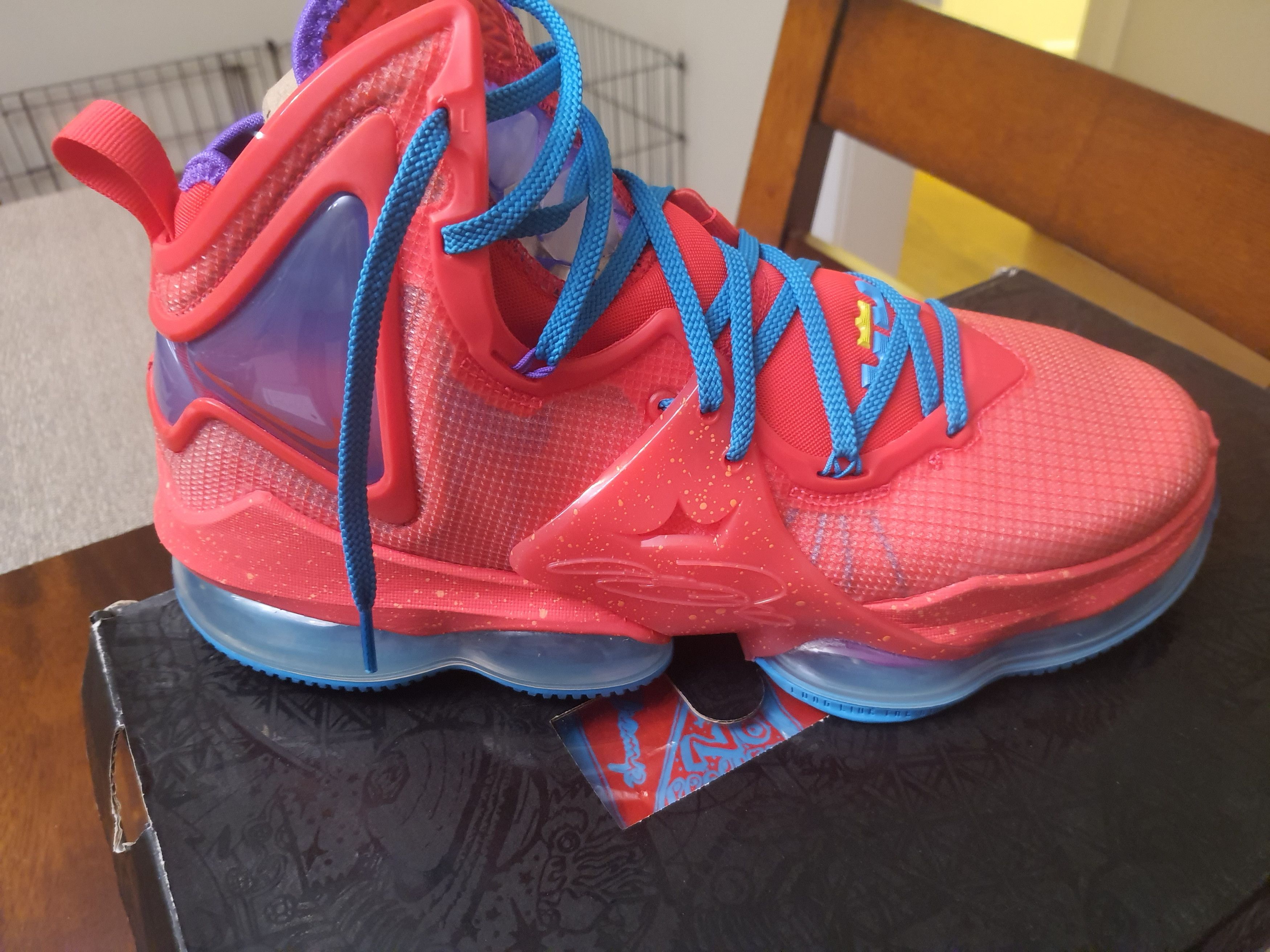 Nike LEBRON XIX Size US 11 / EU 44 - 4 Thumbnail