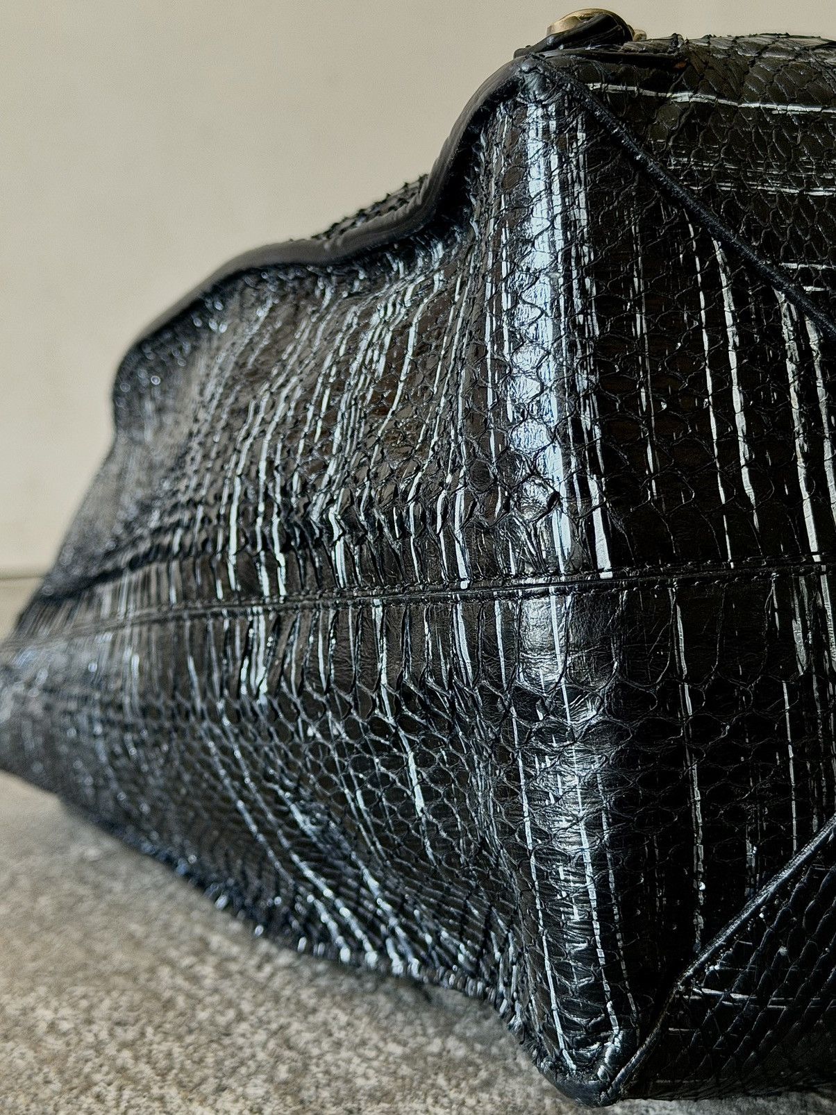 Balenciaga Balenciaga - 2000's - Python A4 - Papier Tote Bag Size ONE SIZE - 13 Thumbnail