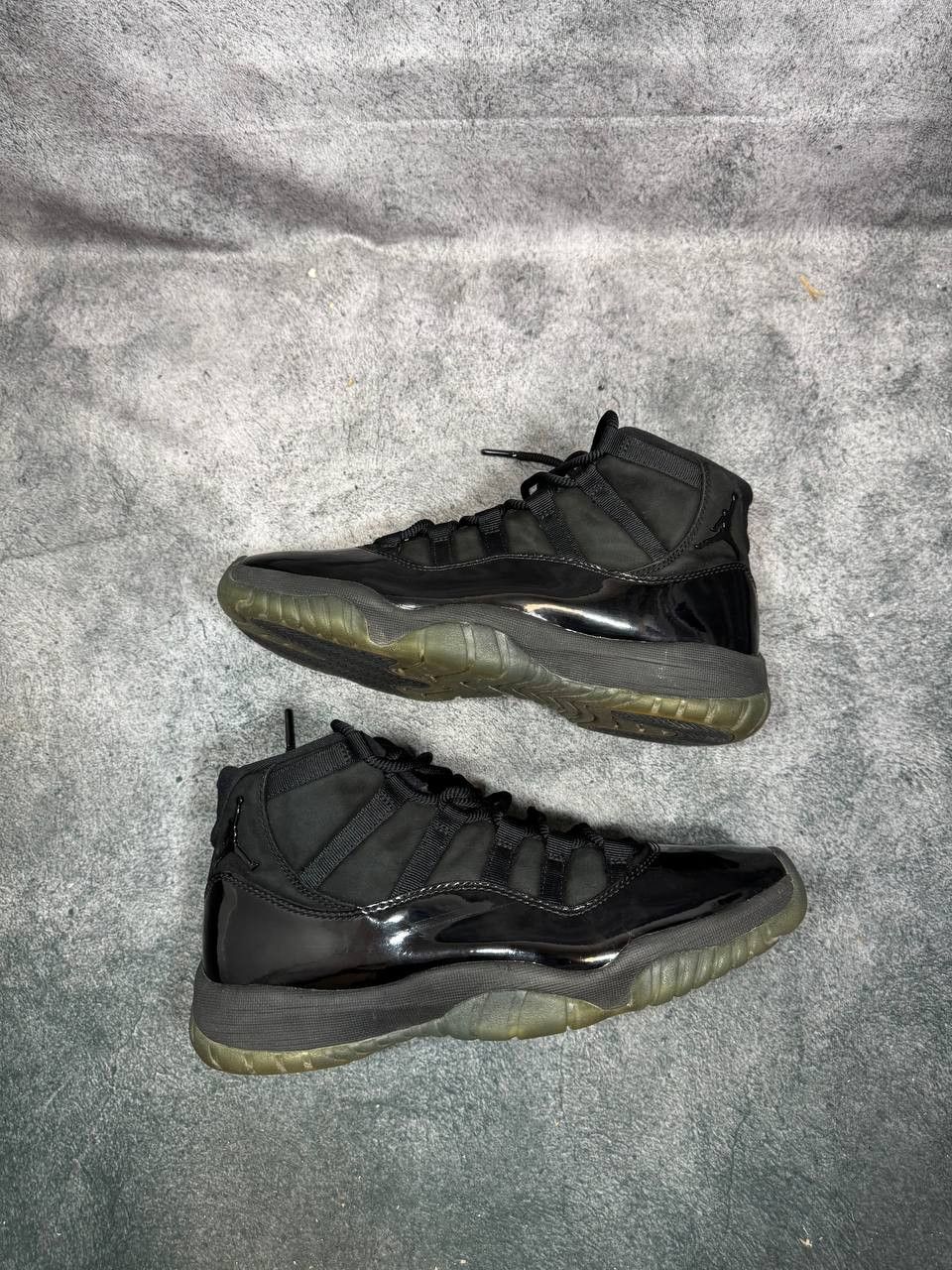 Jordan Brand Size 9.5 | Jordan 11 Cap and Gown No Box | Pre-Owned Size US 9.5 / EU 42-43 - 6 Thumbnail