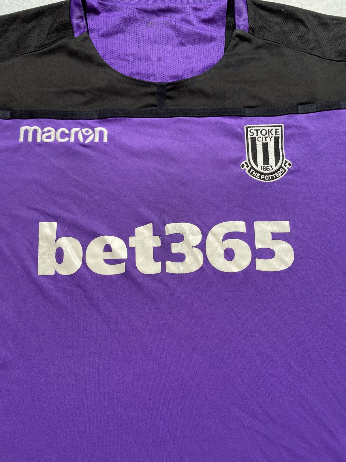 Macron Purple training T-shirt Macron Stoke City season 2016-18 Size US XXL / EU 58 / 5 - 6 Thumbnail