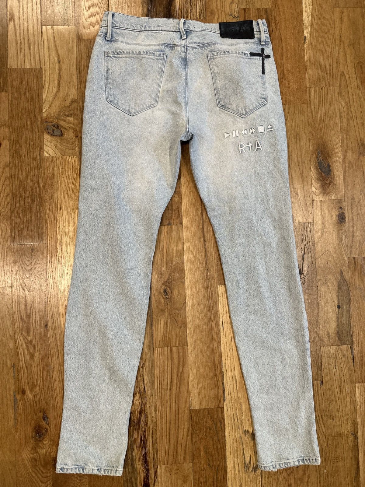 Rta RTA Play Pause Washed Blue Denim Jeans Size 33 Size US 33 - 2 Thumbnail