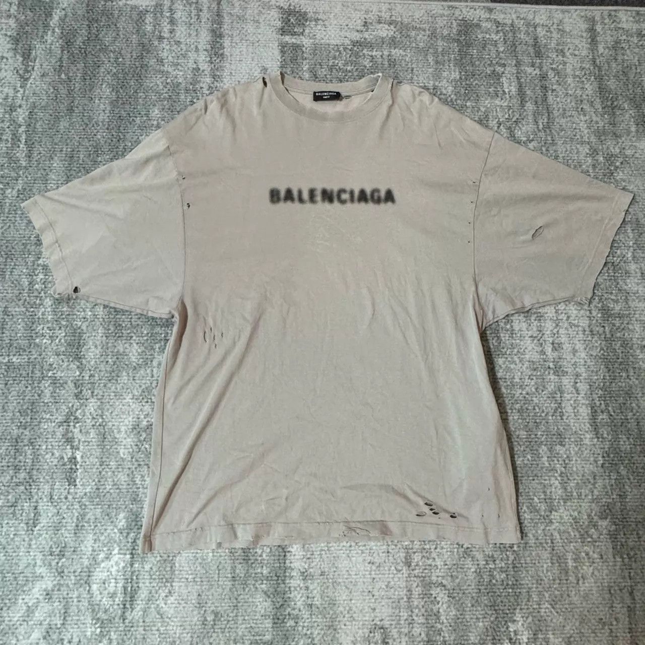 Balenciaga Balenciaga Gray Blurred Mosaic Logo Short Sleeve M Like New Size US M / EU 48-50 / 2 - 1 Thumbnail