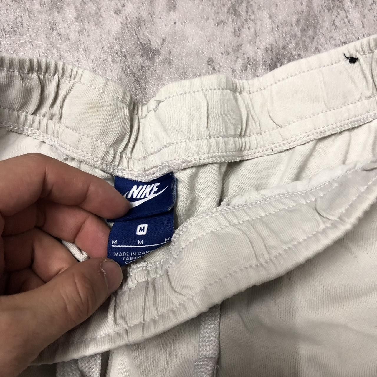 Nike Nike cream and white shorts Size US 32 / EU 48 - 3 Thumbnail