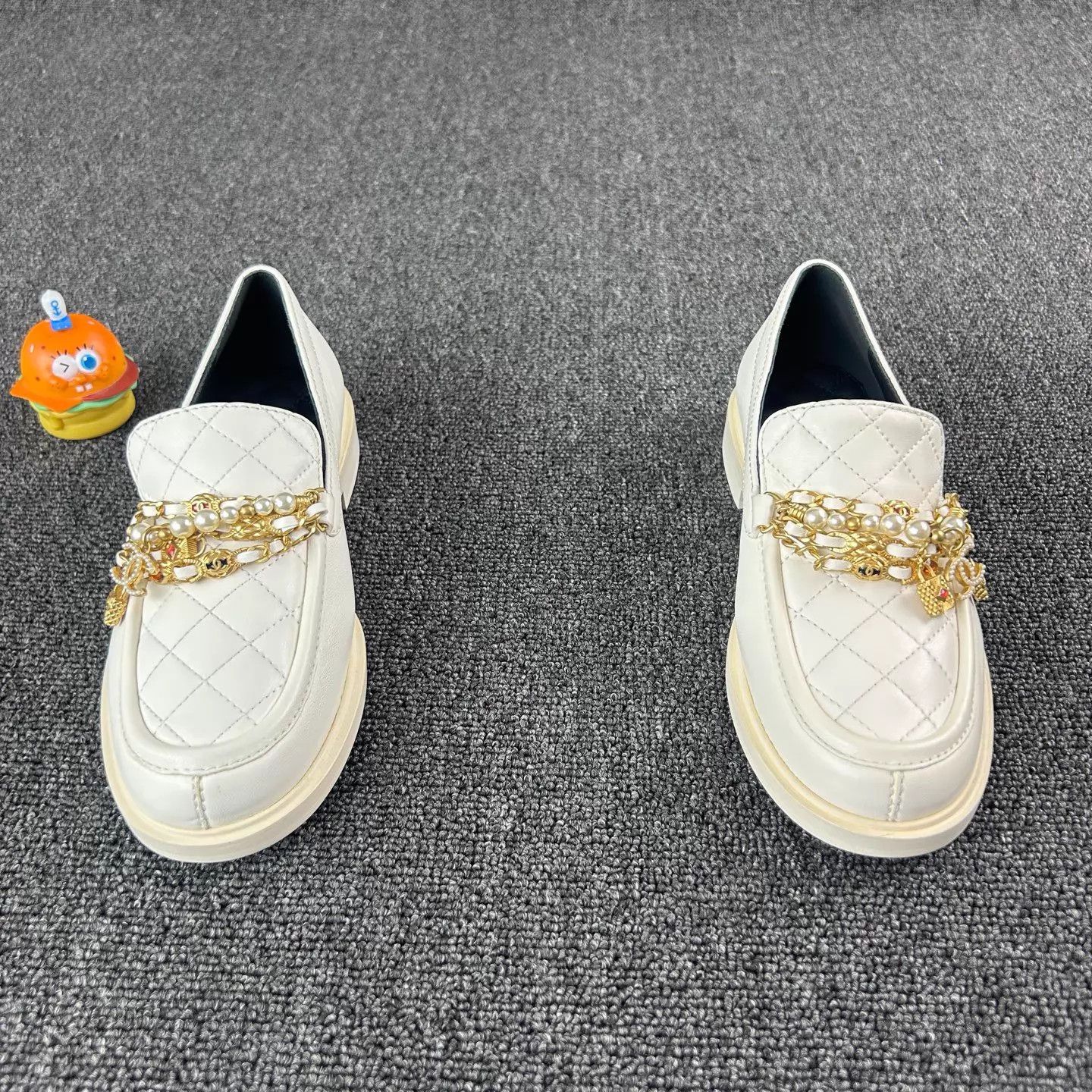 Chanel CHANEL White Pearl CC Lock Chain Loafer 36.5 Size US 6 / IT 36 - 2 Thumbnail