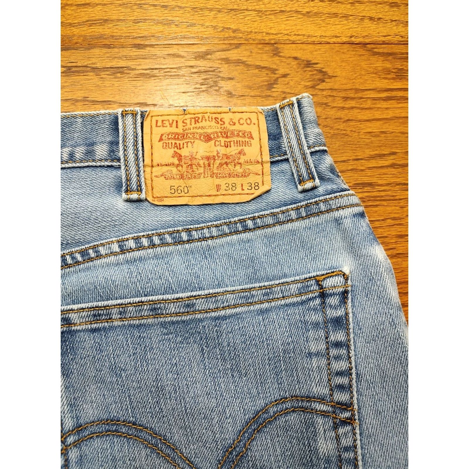 Levi's VINTAGE Levi's 560 Jeans Mens 36x36 Blue Relaxed Comfort Fit 90s Y2K Denim Model 560 Loose Fit 5-Pocket Jeans Mens Blue Size US 36 / EU 52 - 4 Thumbnail