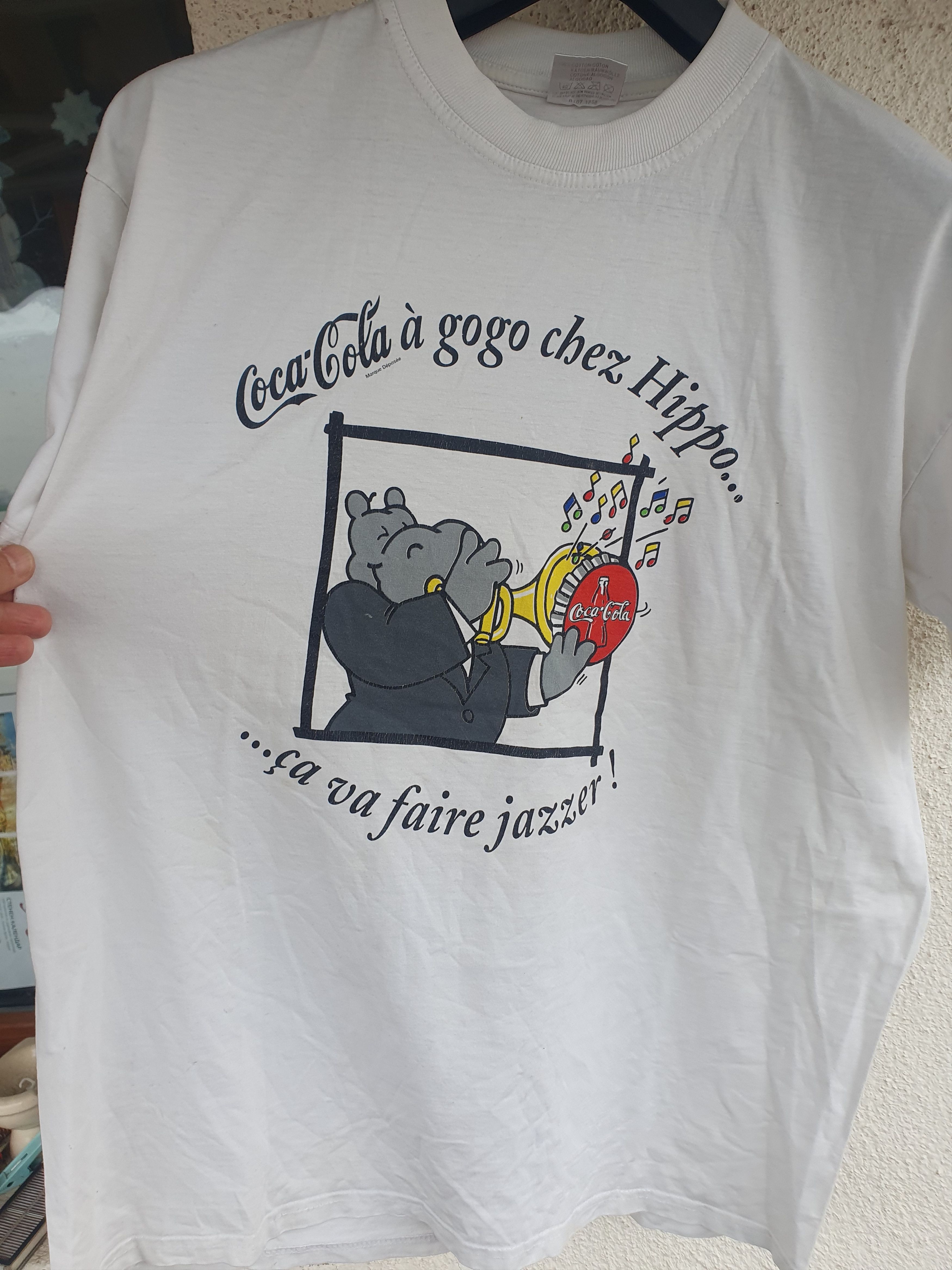 Coca Cola × Vintage Coca Cola A Gogo Chez Hippo Vintage T-shirt sz L? Size US L / EU 52-54 / 3 - 1 Thumbnail