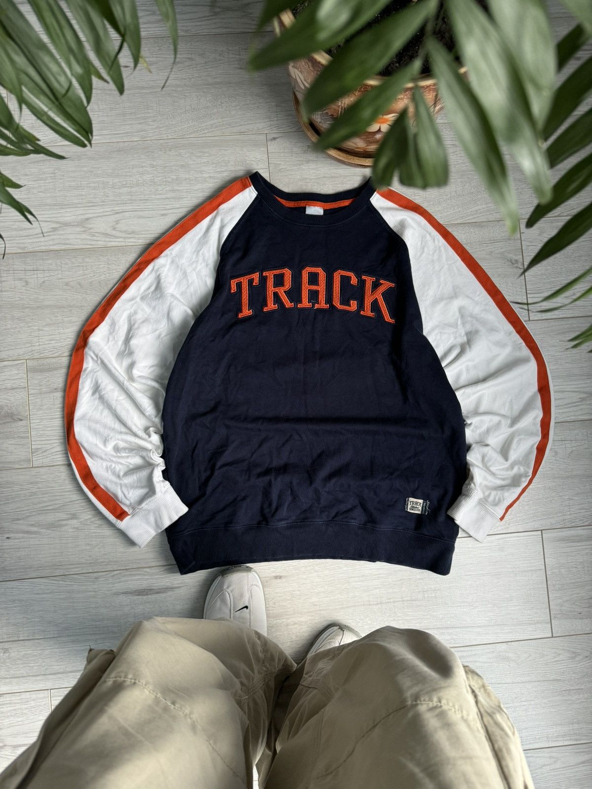 Nike × Vintage Vintage Nike Track Logo Oversized Sweatshirt Size US L / EU 52-54 / 3 - 1 Thumbnail