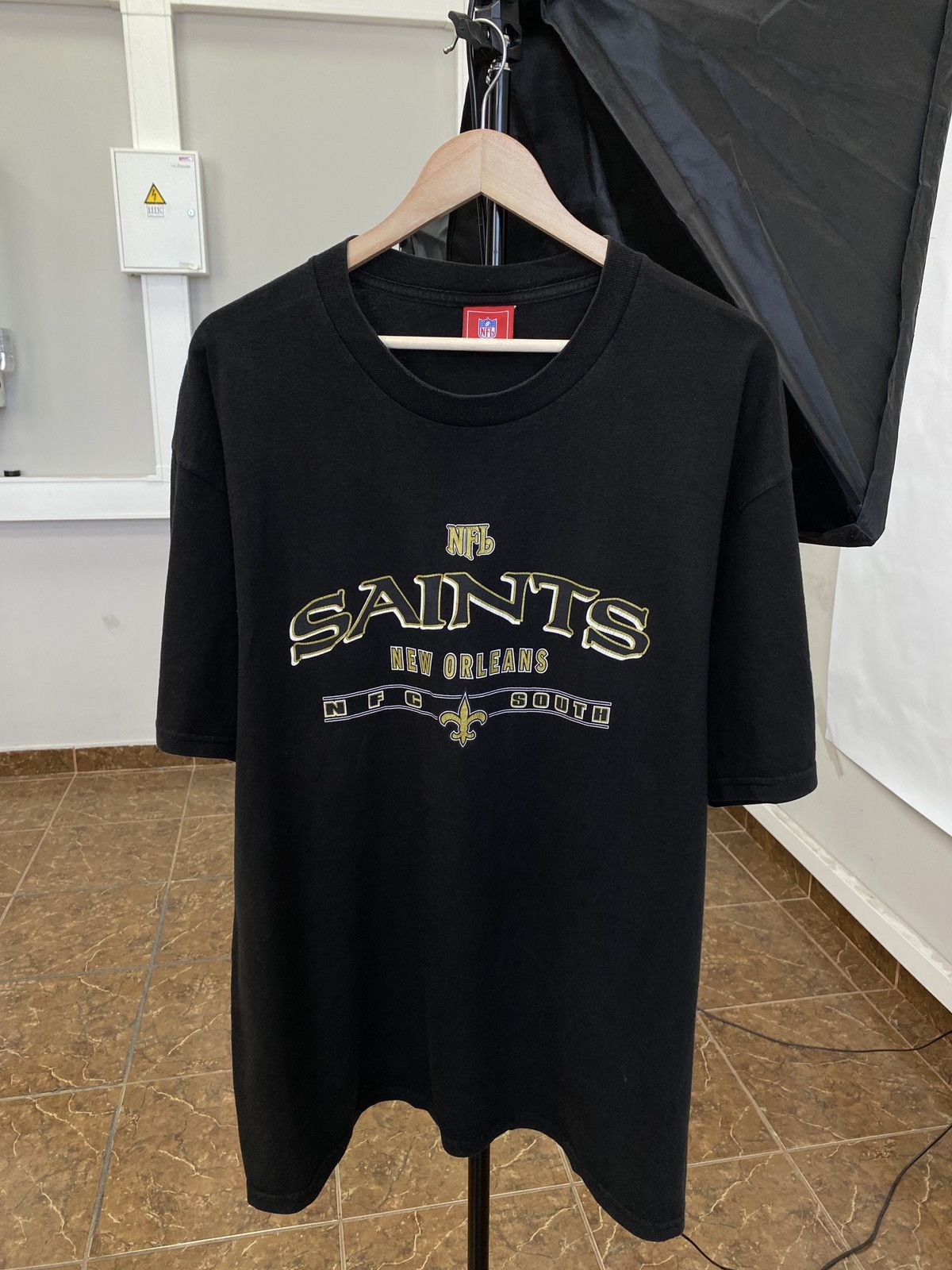 NFL Vintage 90s New Orleans Saints T Shirt Sportswear rare retro Size US XL / EU 56 / 4 - 1 Thumbnail