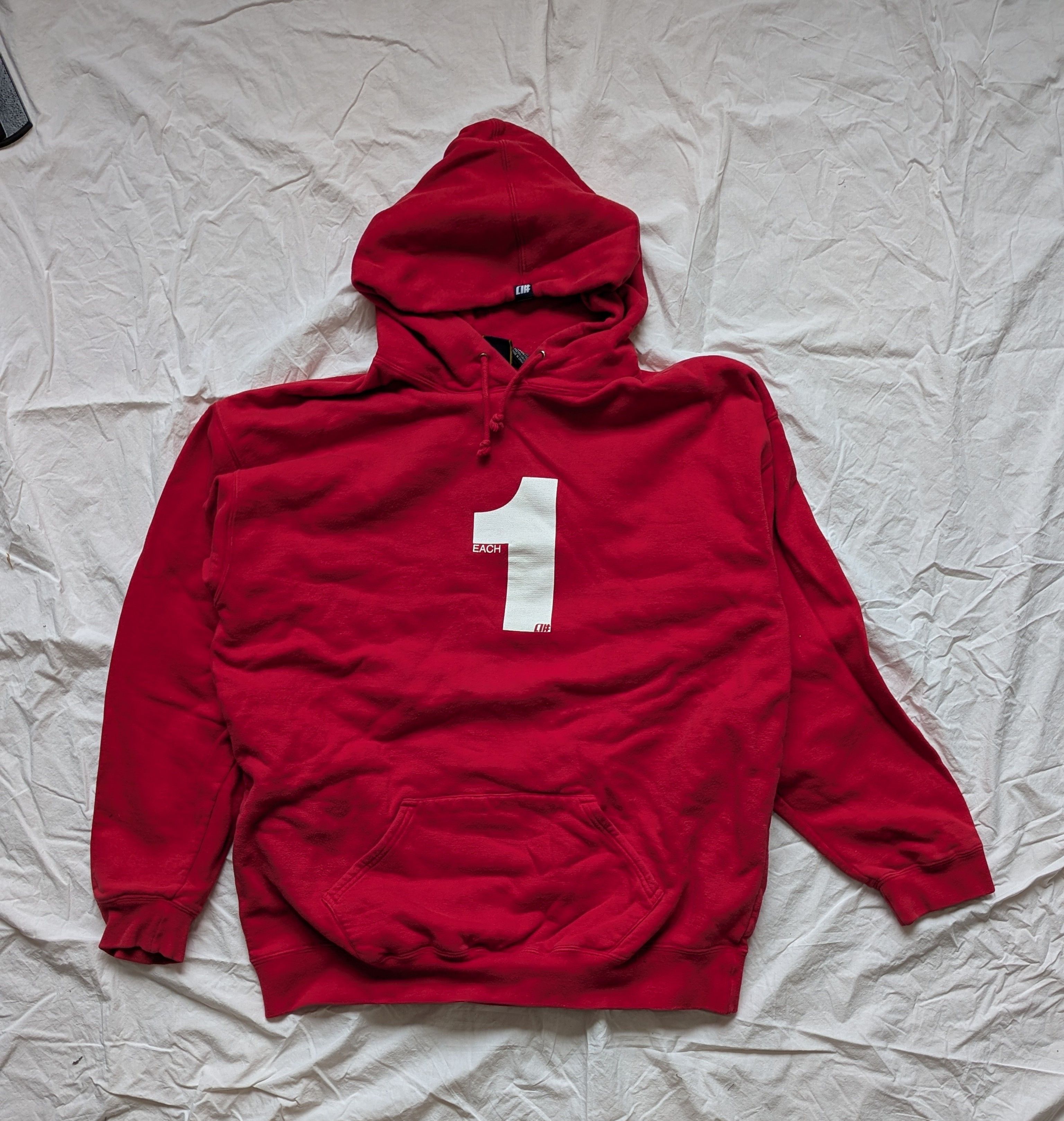 Alphanumeric Alphanumeric Each 1 Teach 1 hoodie in red Size US L / EU 52-54 / 3 - 1 Thumbnail
