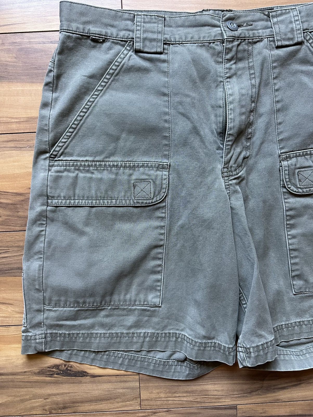 Eddie Bauer Eddie Bauer Olive Cargo Shorts for Men Size US 32 / EU 48 - 3 Thumbnail