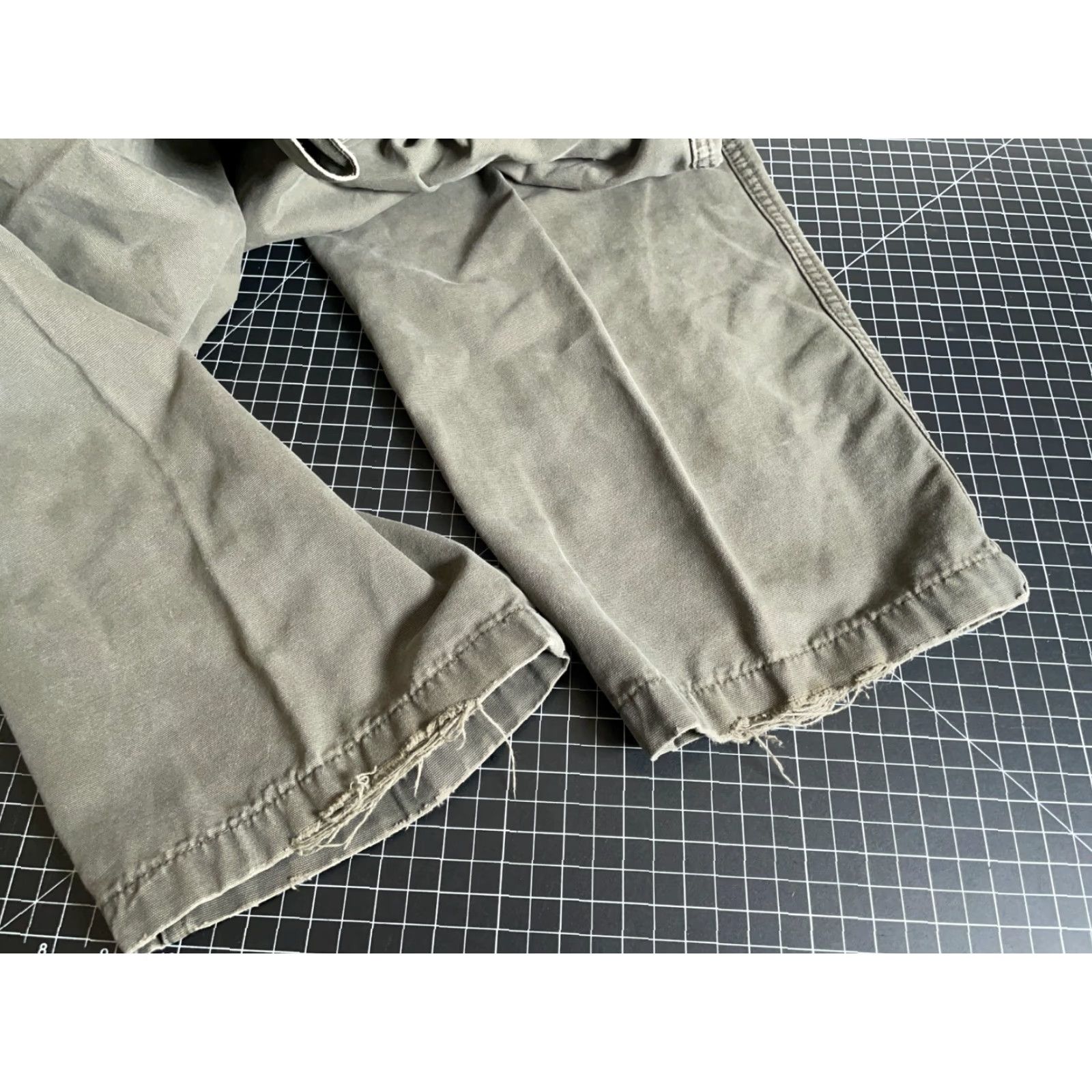 Vintage VINTAGE Utility Pants Baggy Fit Carpenter Olive Green 36 x 31 Mens 38/32 Tag Regular 100% Cotton Straight Front Pockets Workwear Cyber? Size US 36 / EU 52 - 4 Thumbnail