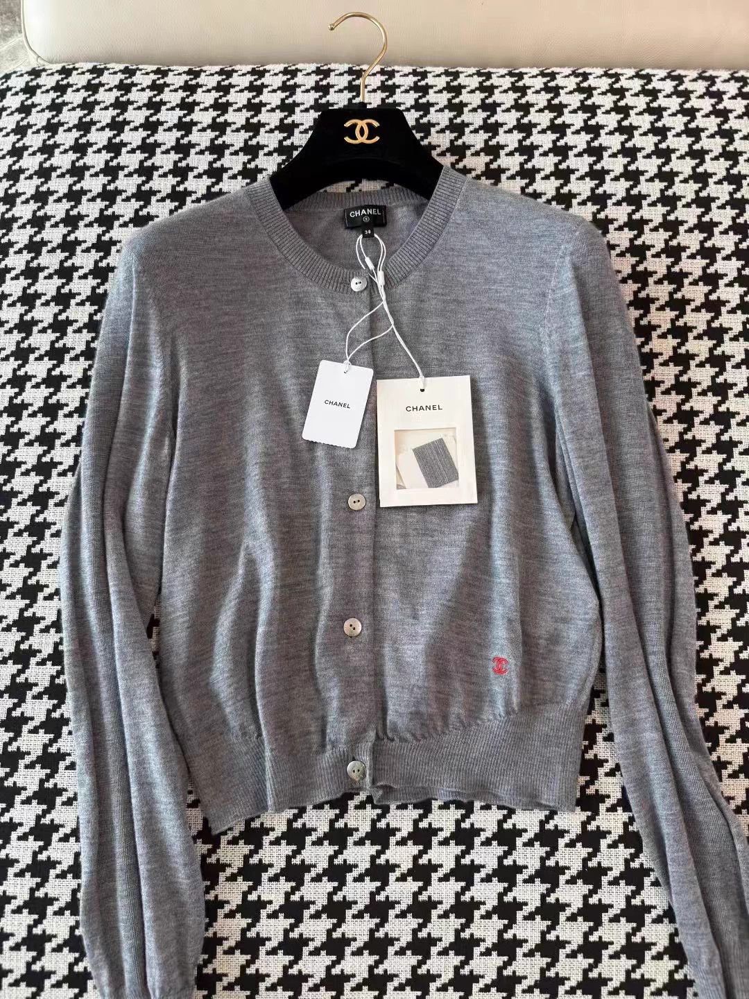 Chanel Chanel 26P Gray Cashmere Cardigan 38 Jennie New With Tags Size S / US 4 / IT 40 - 6 Thumbnail