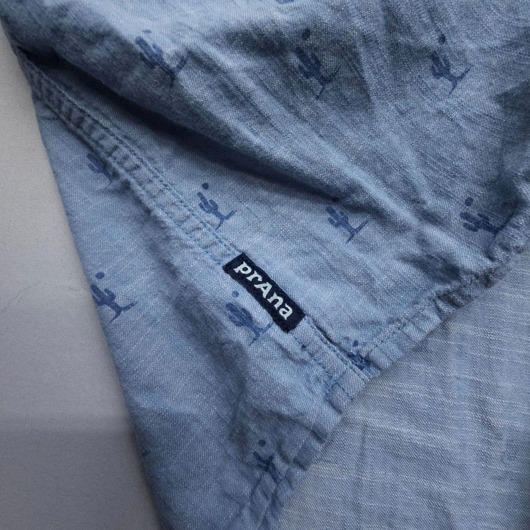 Prana prAna Broderick Short Sleeve Shirt Chambray Cactus Print Mens XL Organic Cotton Size US XL / EU 56 / 4 - 7 Thumbnail