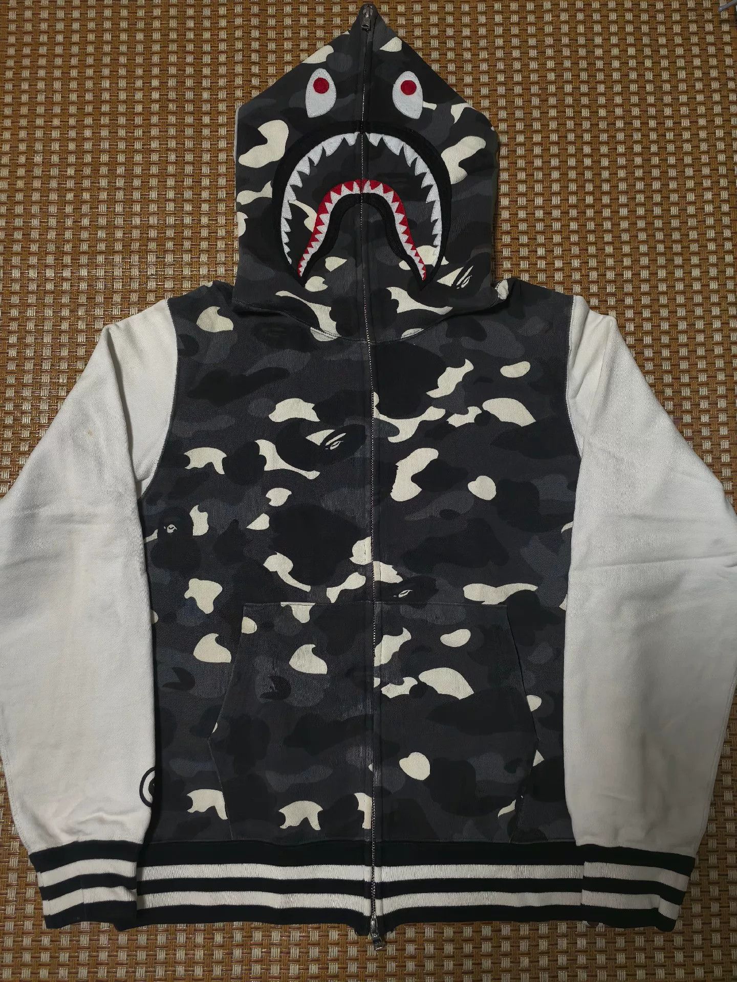 Bape Bape Shark Sweatshirt Pullover Size US L / EU 52-54 / 3 - 1 Thumbnail