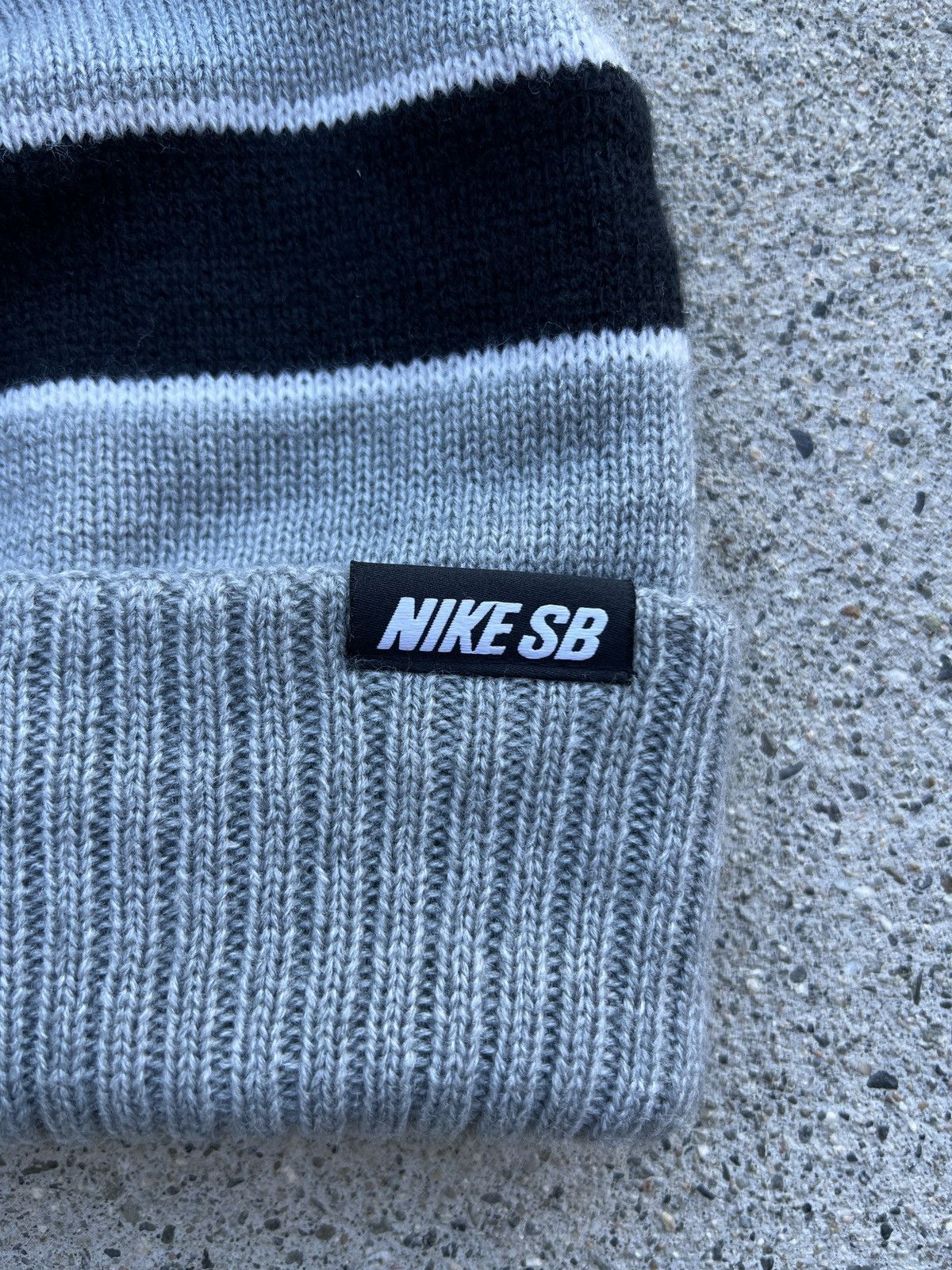 Nike Brand New Nike SB Grey/Black Snowboarding/Ski Beanie Size ONE SIZE - 4 Thumbnail