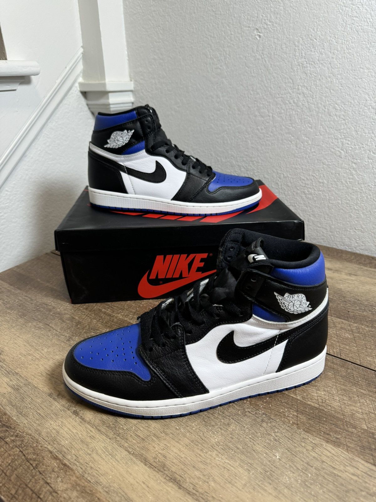 Jordan Brand Nike Air Jordan Retro 1 High OG Royal Toe 2020 Size 10 shoes Size US 10 / EU 43 - 2 Thumbnail