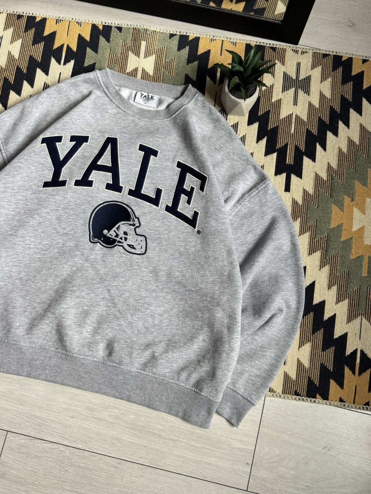 Vintage Vintage Yale University Oversized Sweatshirt Size US L / EU 52-54 / 3 - 3 Thumbnail