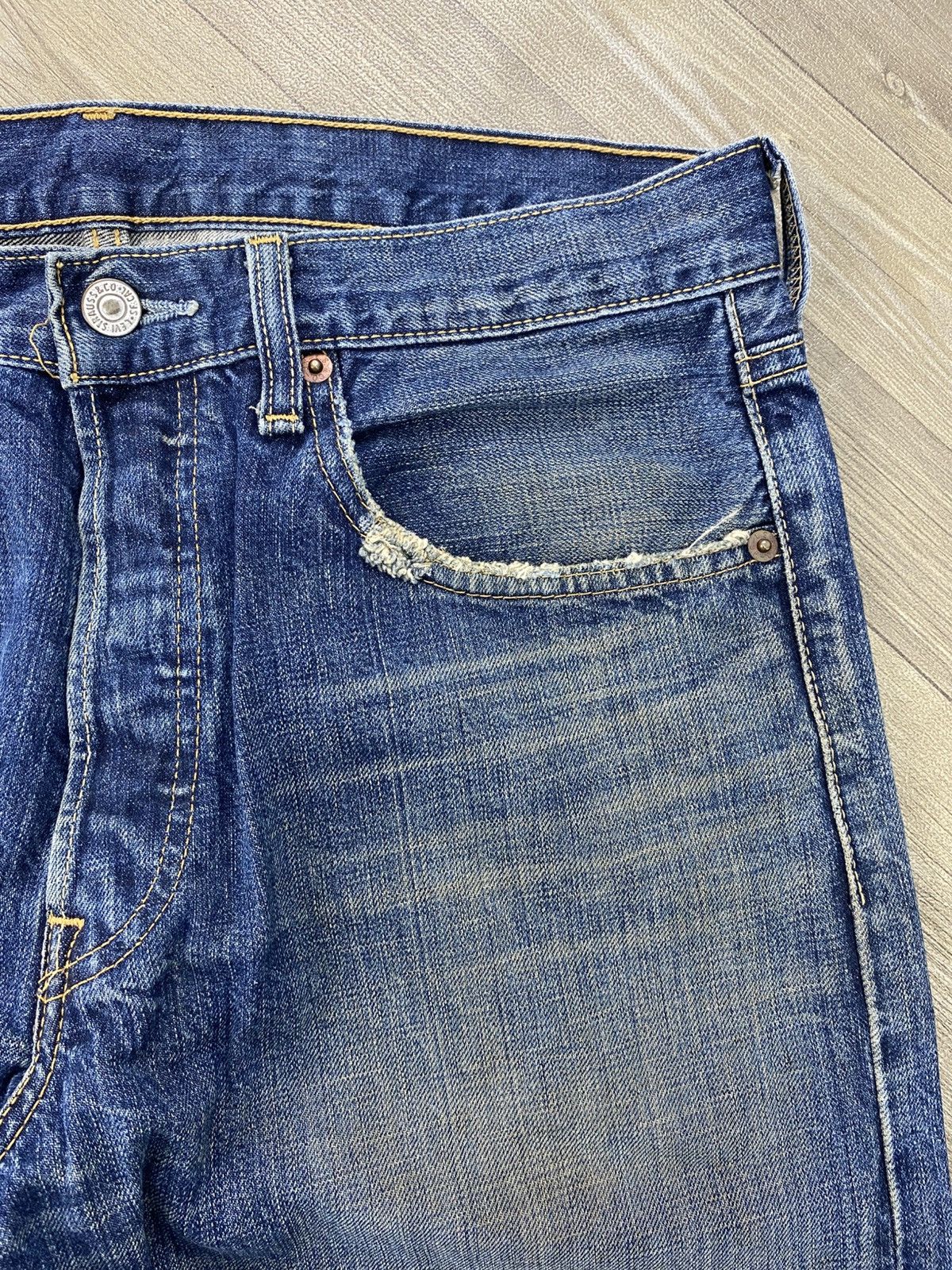 Levi's Vintage Clothing 00s Vintage Levis 501 Distressed Straight 32x33 Faded Jeans Size US 30 / EU 46 - 10 Thumbnail