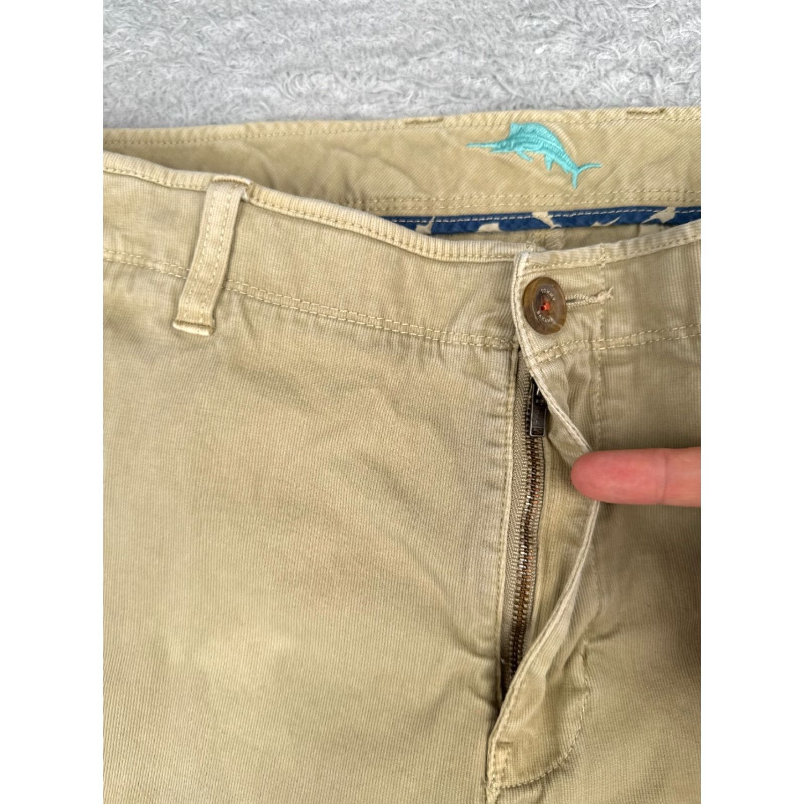 Tommy Bahama Tommy Bahama Shorts Men 33 Beige Chino Flat Front Cotton Blend 10" Casual Designer Size US 33 - 6 Thumbnail