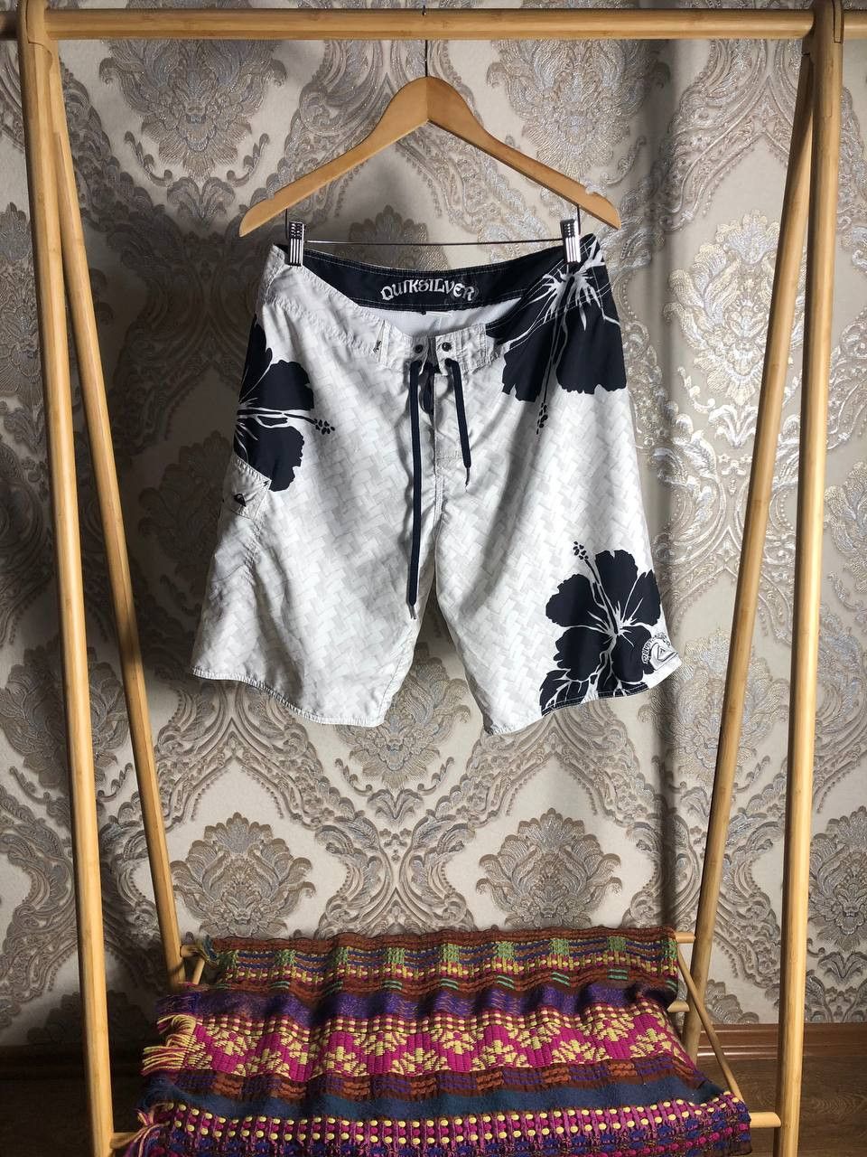Quiksilver VINTAGE QUIKSILVER FLOWER DESIGNER SURF SHORTS Y2K 90s Size US 32 / EU 48 - 1 Thumbnail