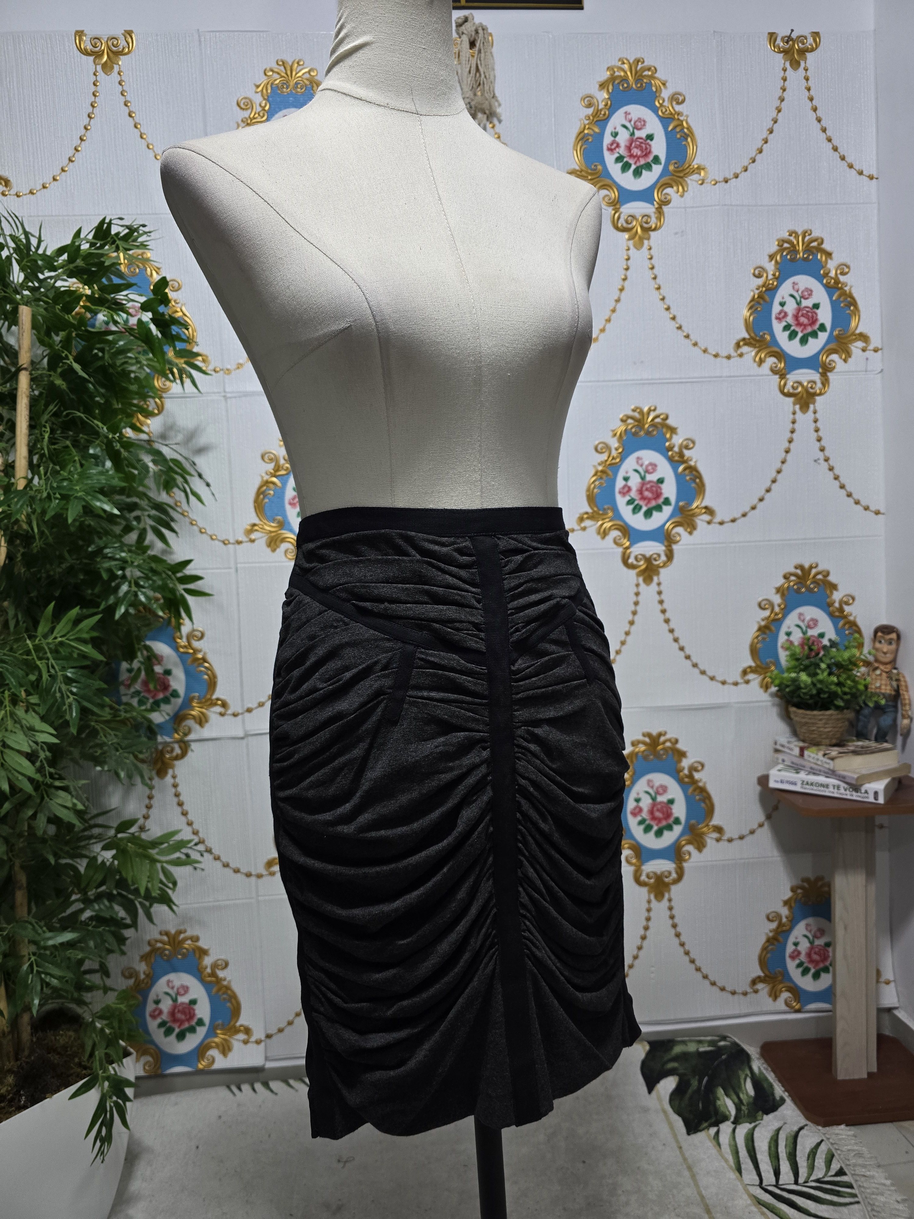Dolce & Gabbana DOLCE & GABBANA Grey & Black Rushed Shear Back Fitted Skirt Size 28" / US 6 / IT 42 - 5 Thumbnail