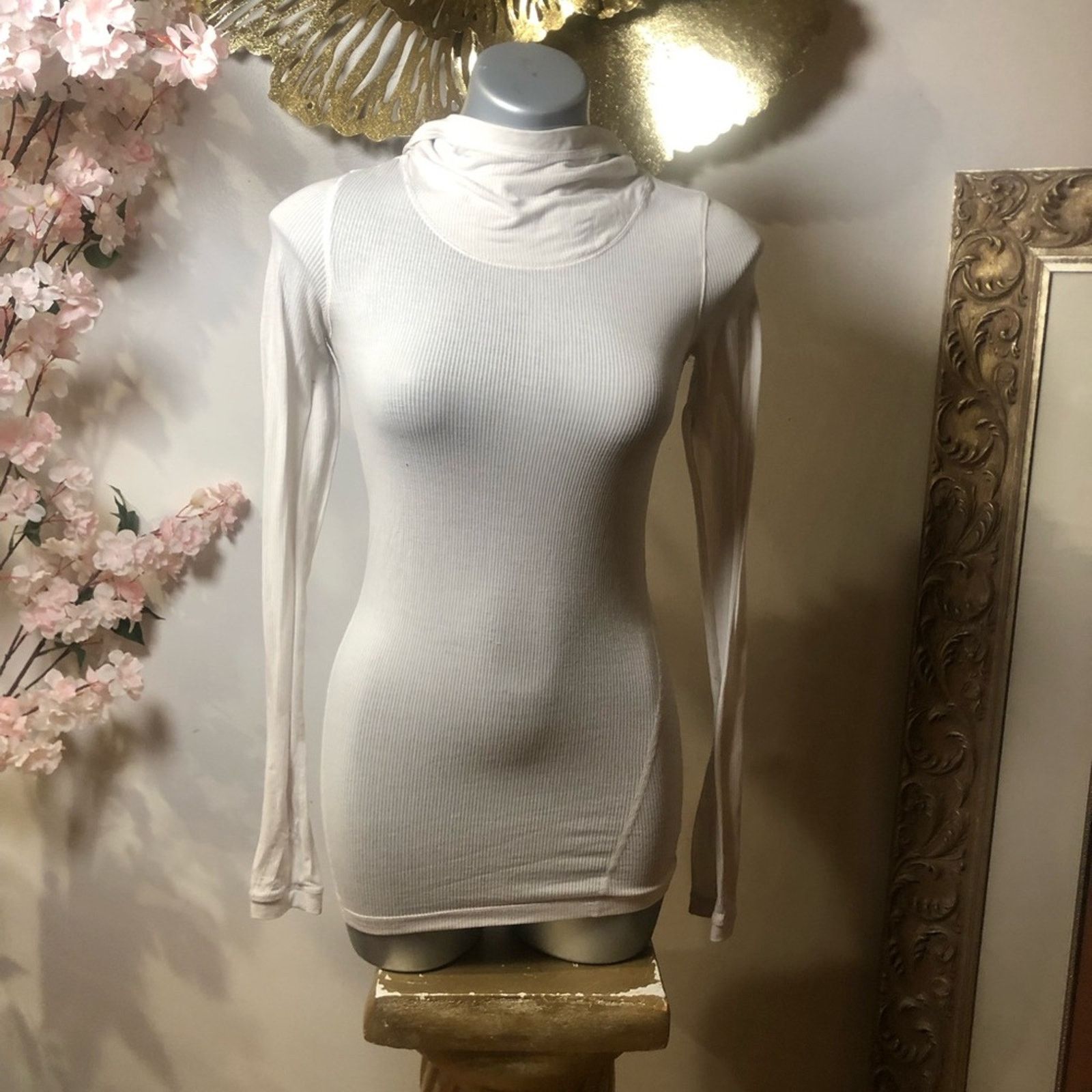 Lululemon Lululemon hooded long-sleeve shirt top. Size S / US 4 / IT 40 - 2 Thumbnail
