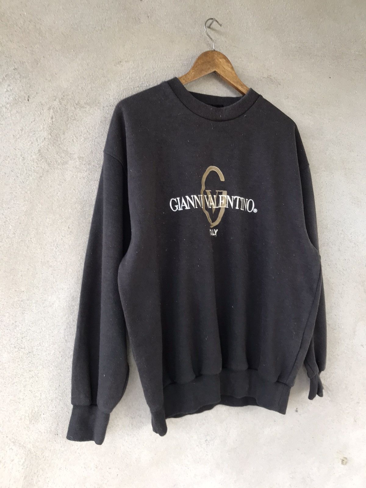 Giovanni Valentino × Valentino VINTAGE GIANNI VALENTINO SPELLOUT BIGLOGO SWEATSHIRT Size US L / EU 52-54 / 3 - 4 Thumbnail