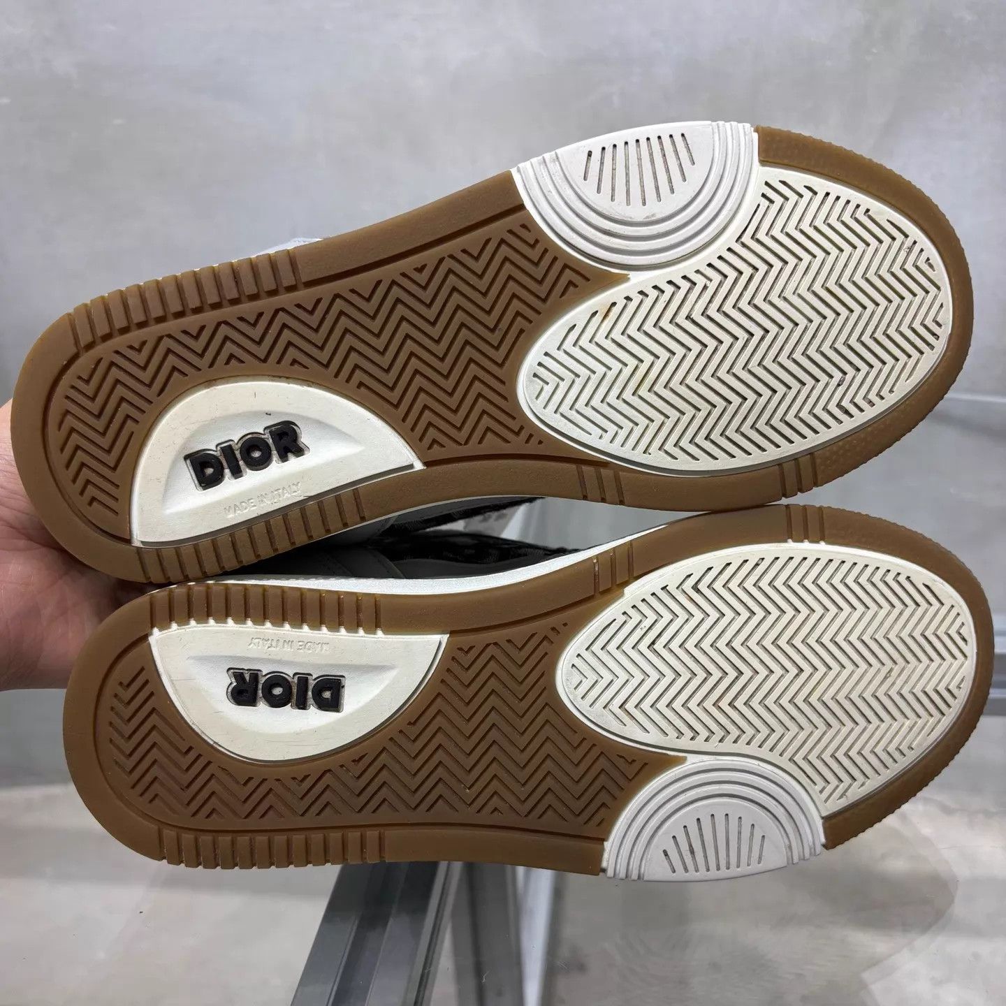 Dior Dior B27 Gray & White Oblique Sneaker 36 Size US 5.5 / IT 35.5 - 7 Thumbnail