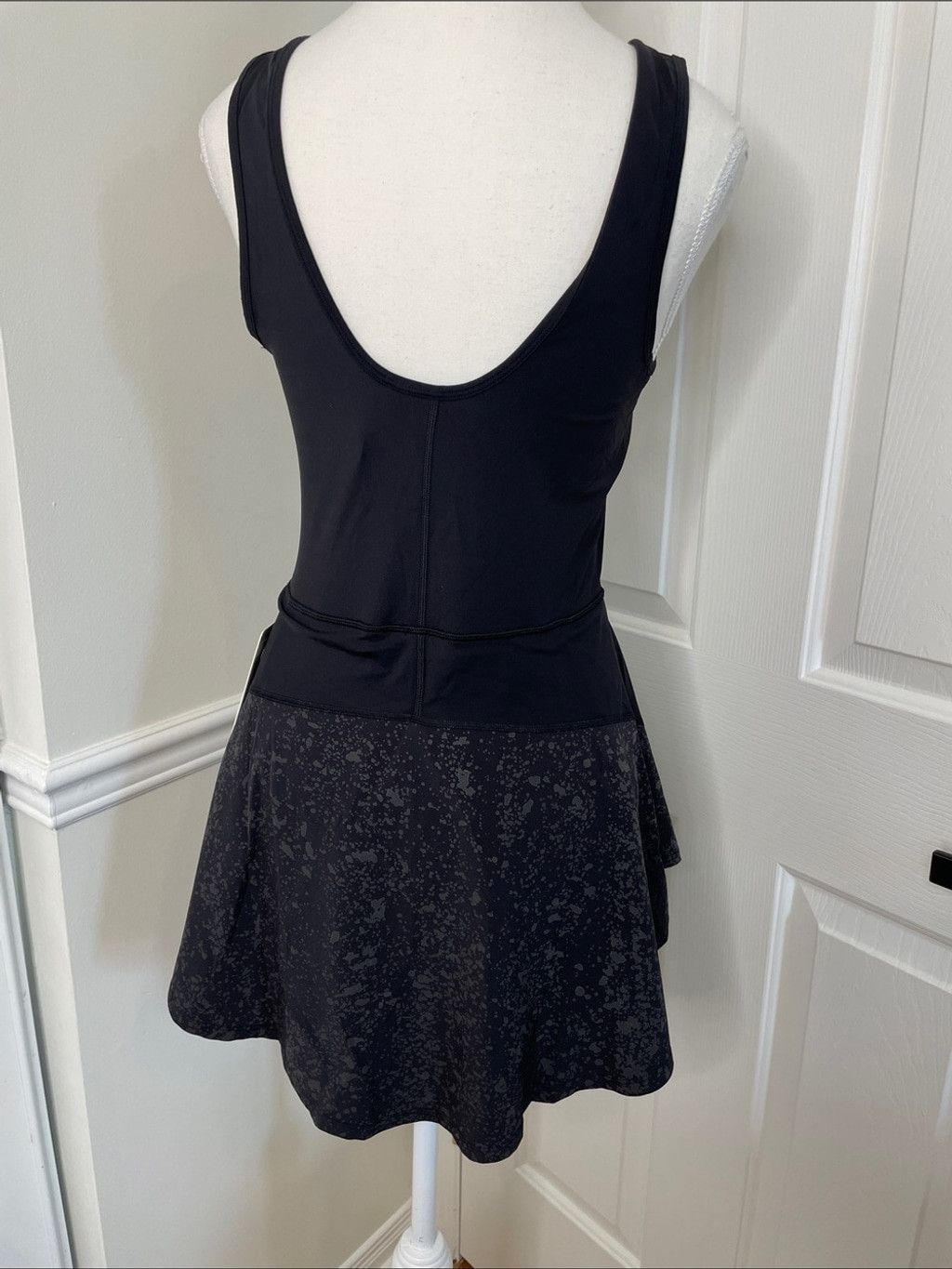 Lululemon NWT Lululemon Serene Stride Dress Black 6 Size M / US 6-8 / IT 42-44 - 9 Thumbnail