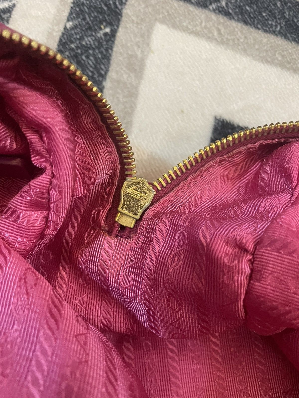 Prada Authentic PRADA tessuto nylon cosmetic bag Size ONE SIZE - 5 Thumbnail