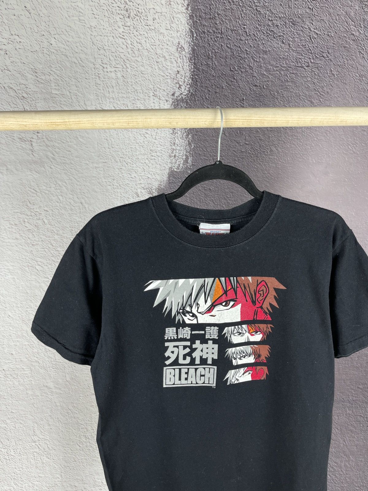 Anime BLEACH Ichigo Kurosaki vintage y2k shonen anime jump T-shirt Size US M / EU 48-50 / 2 - 2 Thumbnail