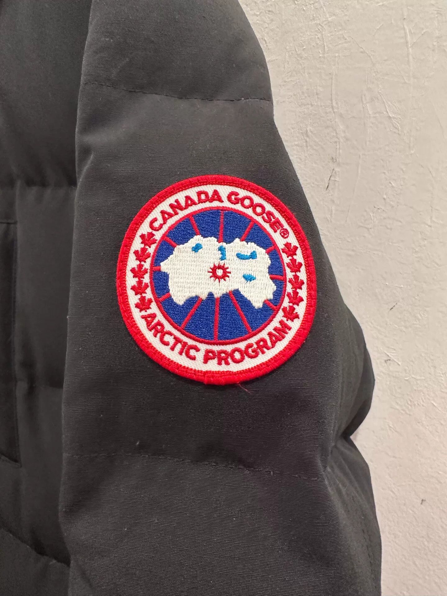 Canada Goose Canada Goose Carson men's black down coat with side red logo Size US S / EU 44-46 / 1 - 5 Thumbnail