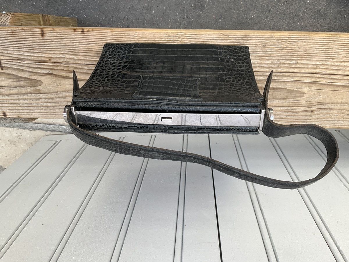 Authentic vintage 60's bag in black leather.