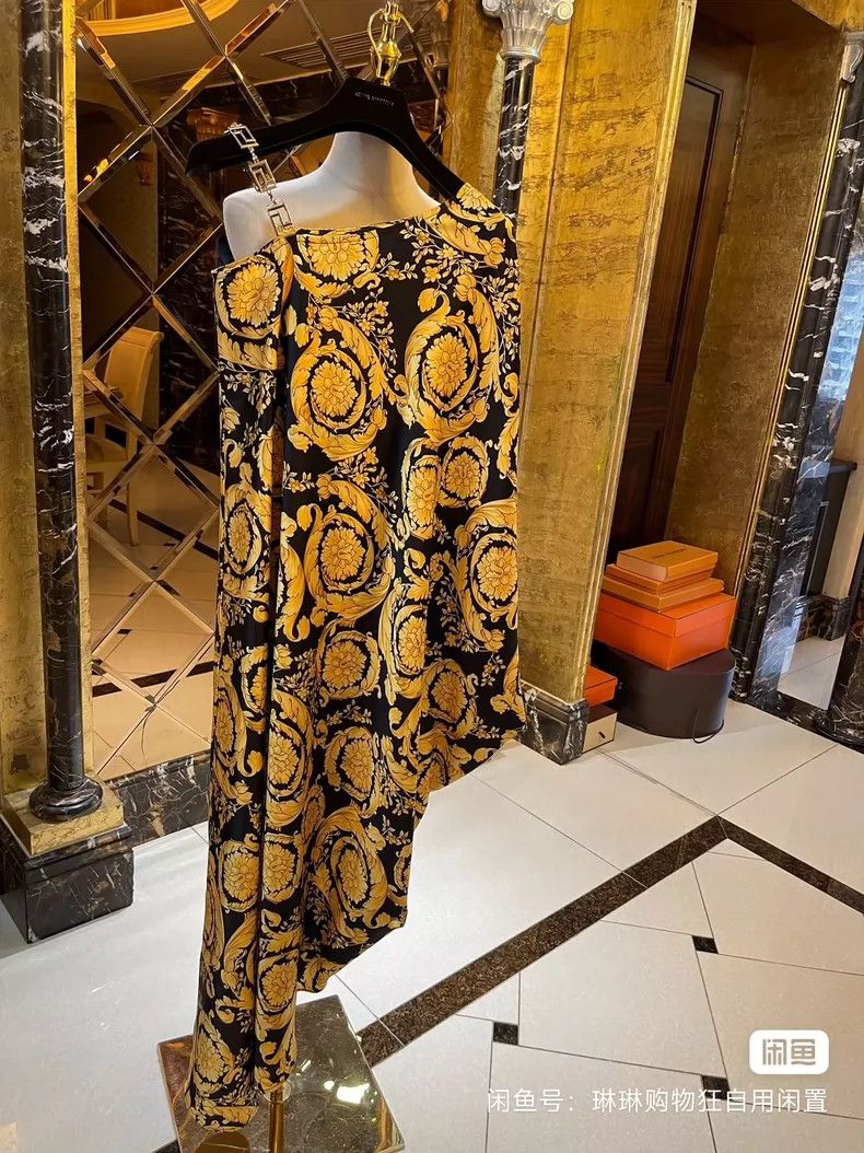 Versace Versace Silk Greek goddess cape dress Size M / US 6-8 / IT 42-44 - 7 Thumbnail