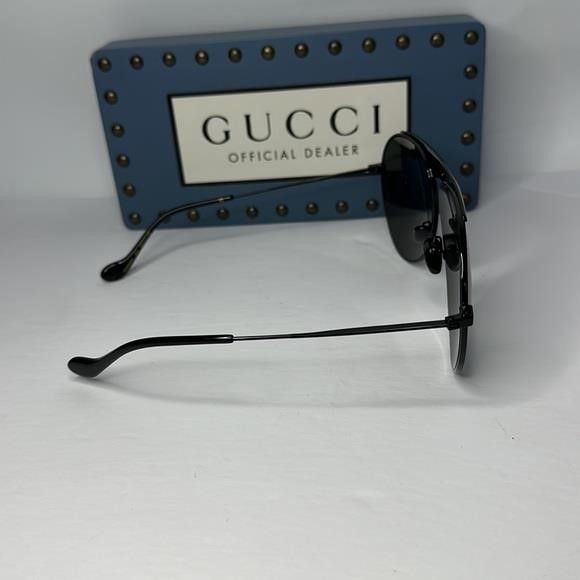 Gucci Authentic Gucci super light, stylish and bold design. The la Size ONE SIZE - 12 Thumbnail