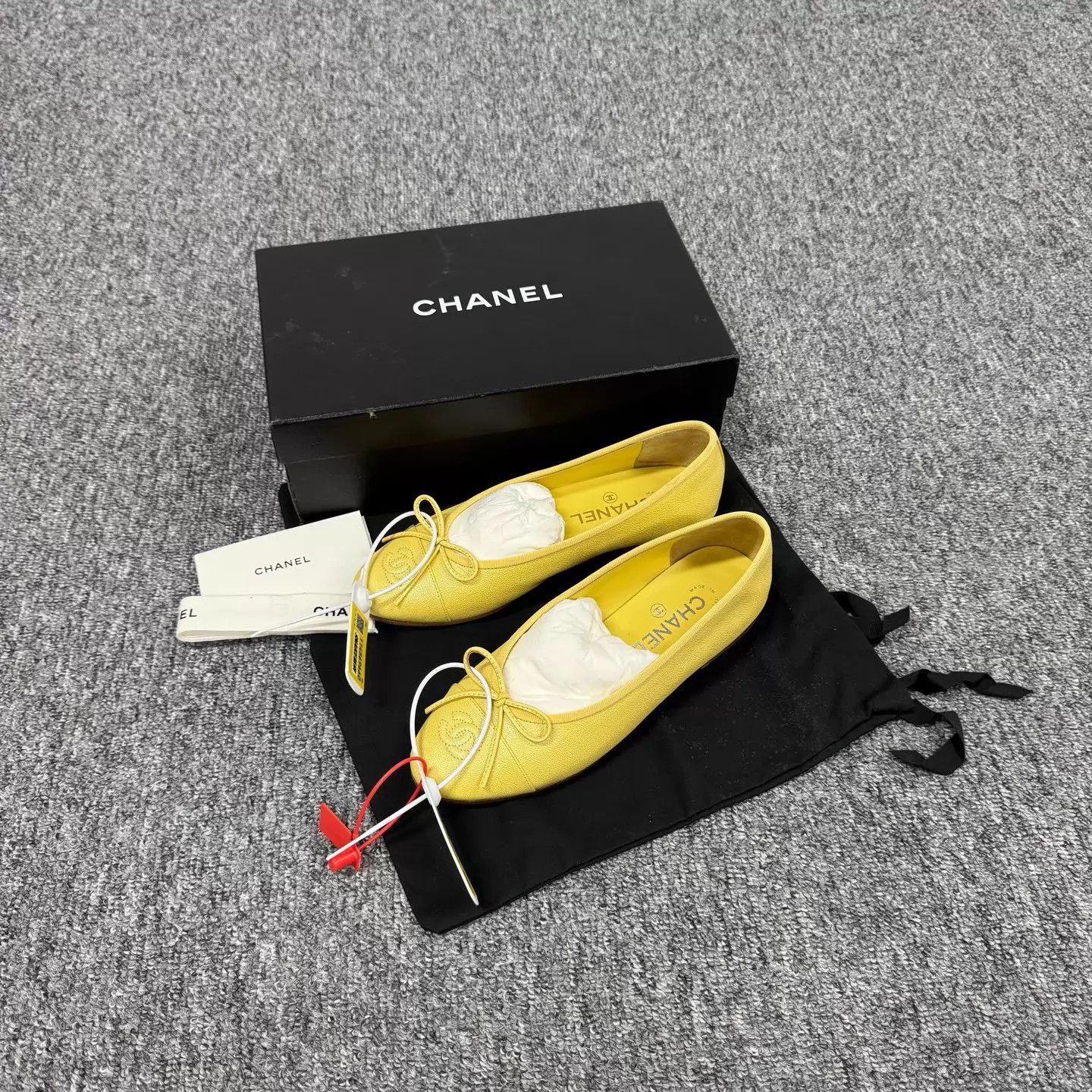 Chanel Chanel Yellow Round Toe Bow Flat Ballet Flats Size 39 97 New Size US 10 / IT 40 - 1 Thumbnail