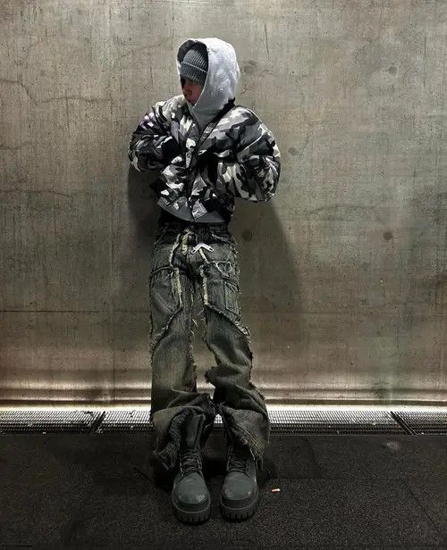 Japanese Brand × Jean Vintage Raw Jeans Trousers y2k holes pockets streetwear Size US 32 / EU 48 - 2 Thumbnail