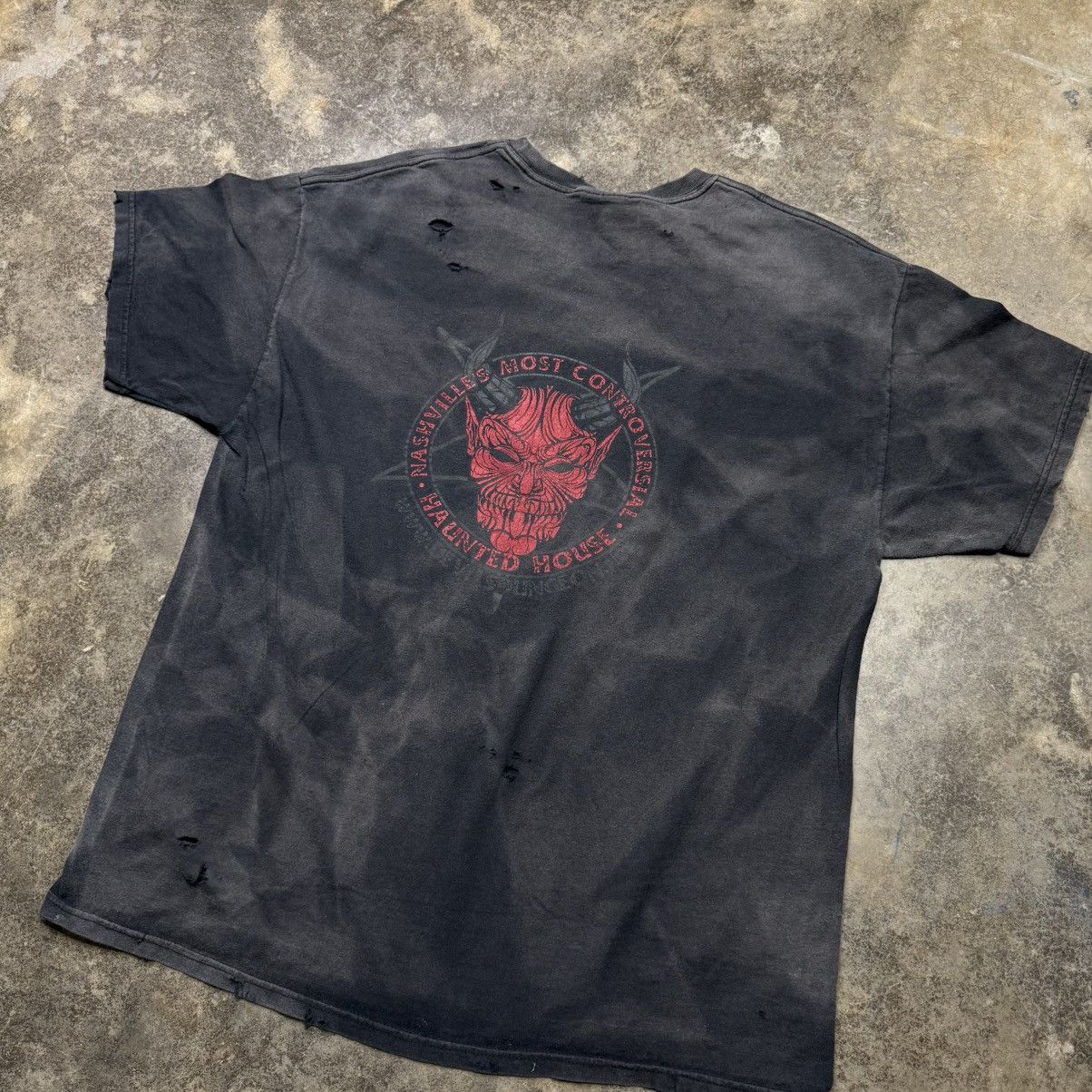 Vintage vintage devil pentagram dungeon baggy thrashed faded tshirt Size US XL / EU 56 / 4 - 2 Thumbnail