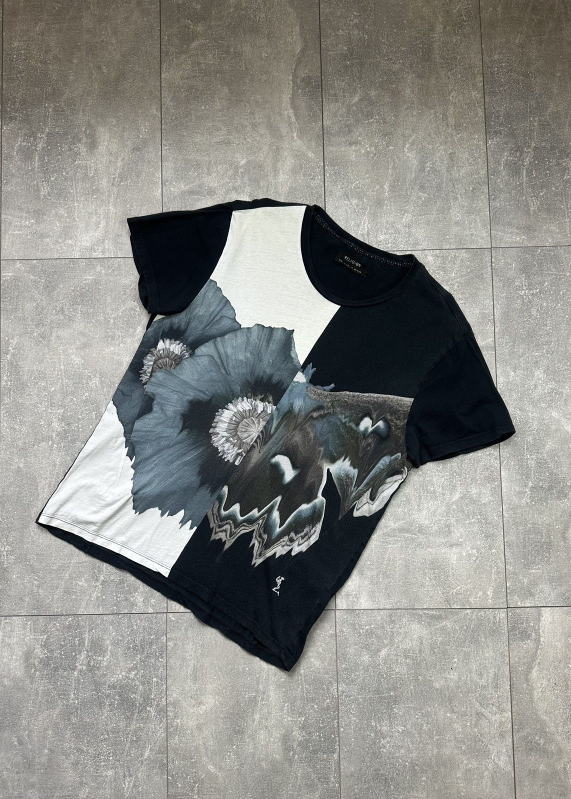 Vintage Religion White/Black Tee Flower Print Size US M / EU 48-50 / 2 - 1 Thumbnail