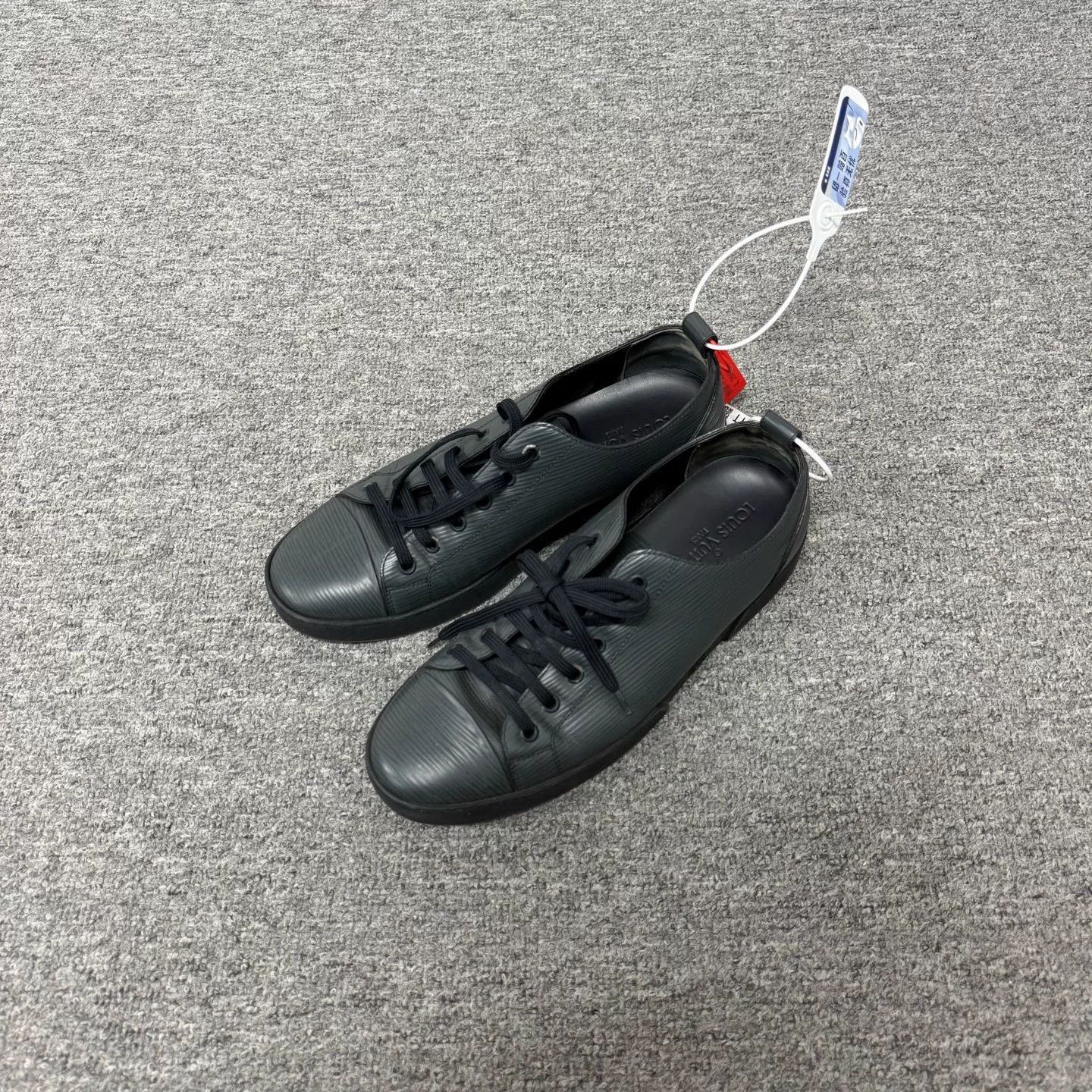 Louis Vuitton Louis Vuitton Water Ripple Low-Top Sneakers Size US 8 / EU 41 - 1 Thumbnail